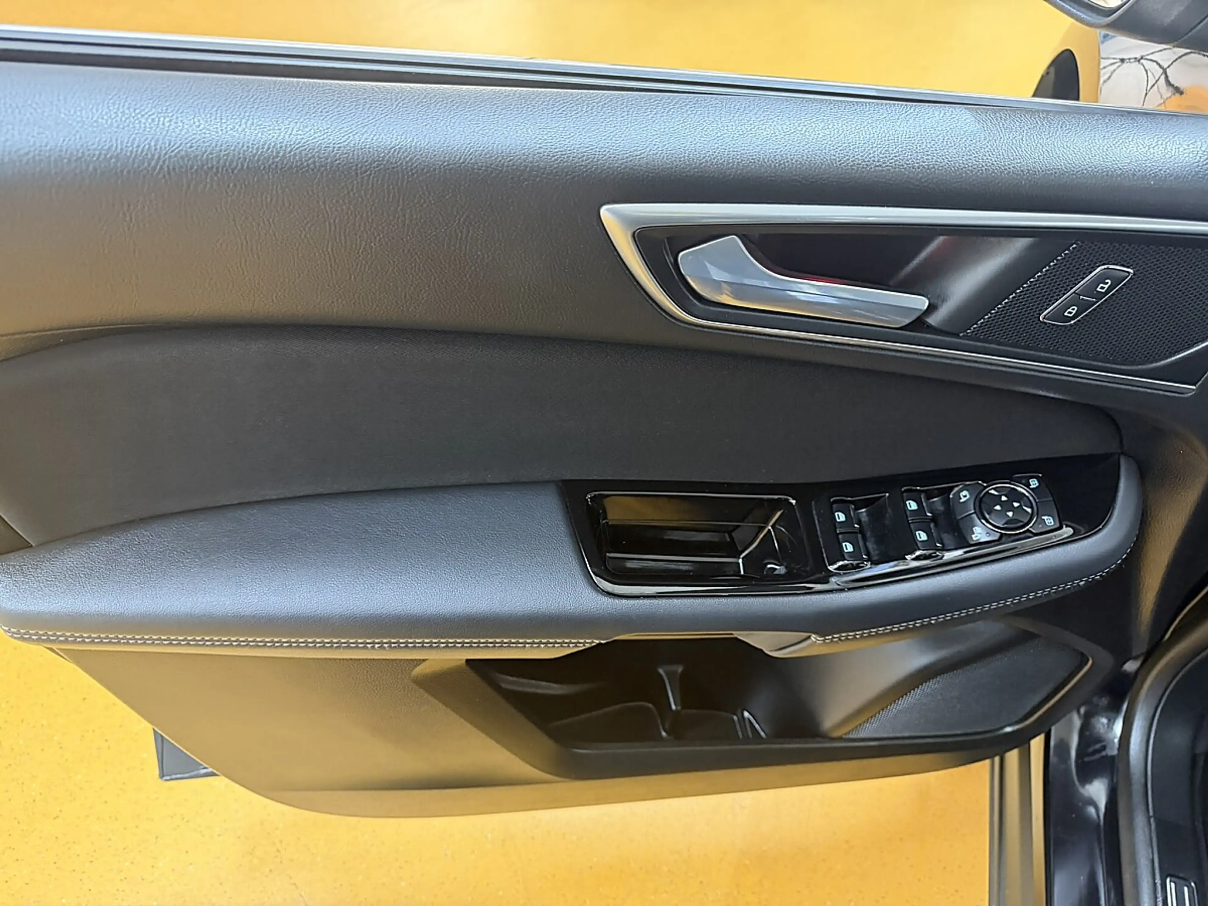 Ford Galaxy 2.5 Duratec (FHEV) Hybrid Hybrid Titanium — photo 20
