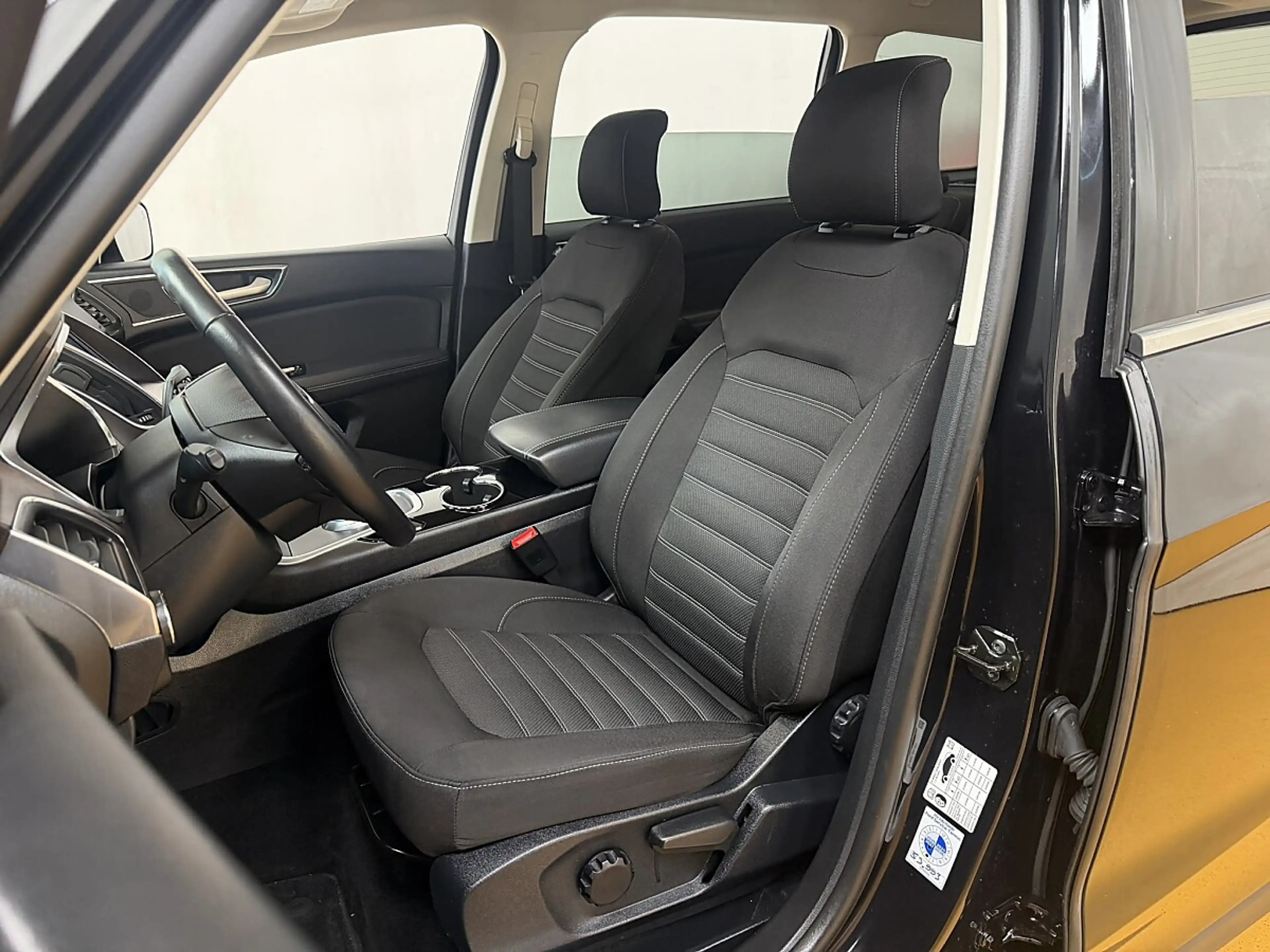 Ford Galaxy 2.5 Duratec (FHEV) Hybrid Hybrid Titanium — photo 8