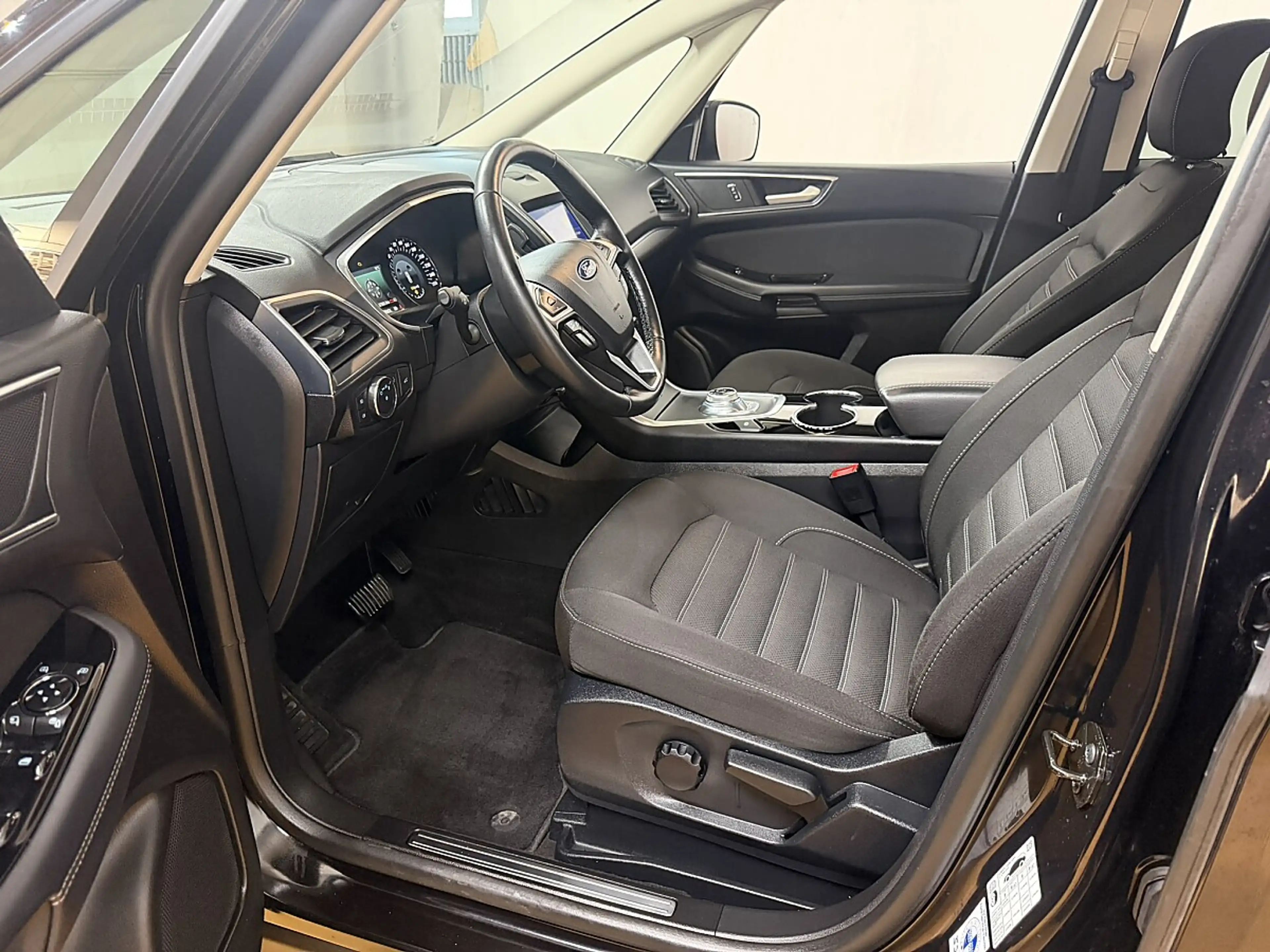 Ford Galaxy 2.5 Duratec (FHEV) Hybrid Hybrid Titanium — photo 6