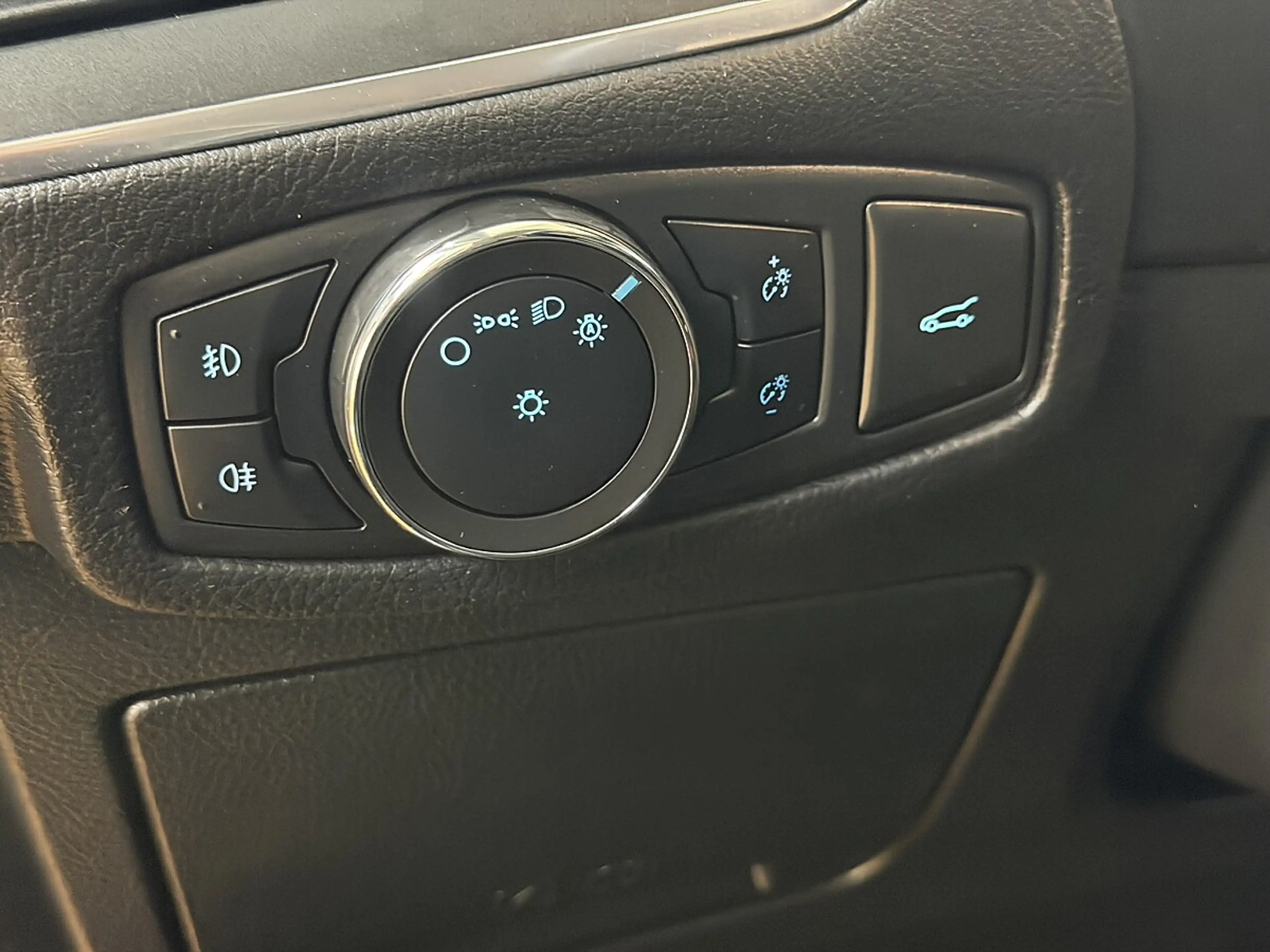 Ford Galaxy 2.5 Duratec (FHEV) Hybrid Hybrid Titanium — photo 22