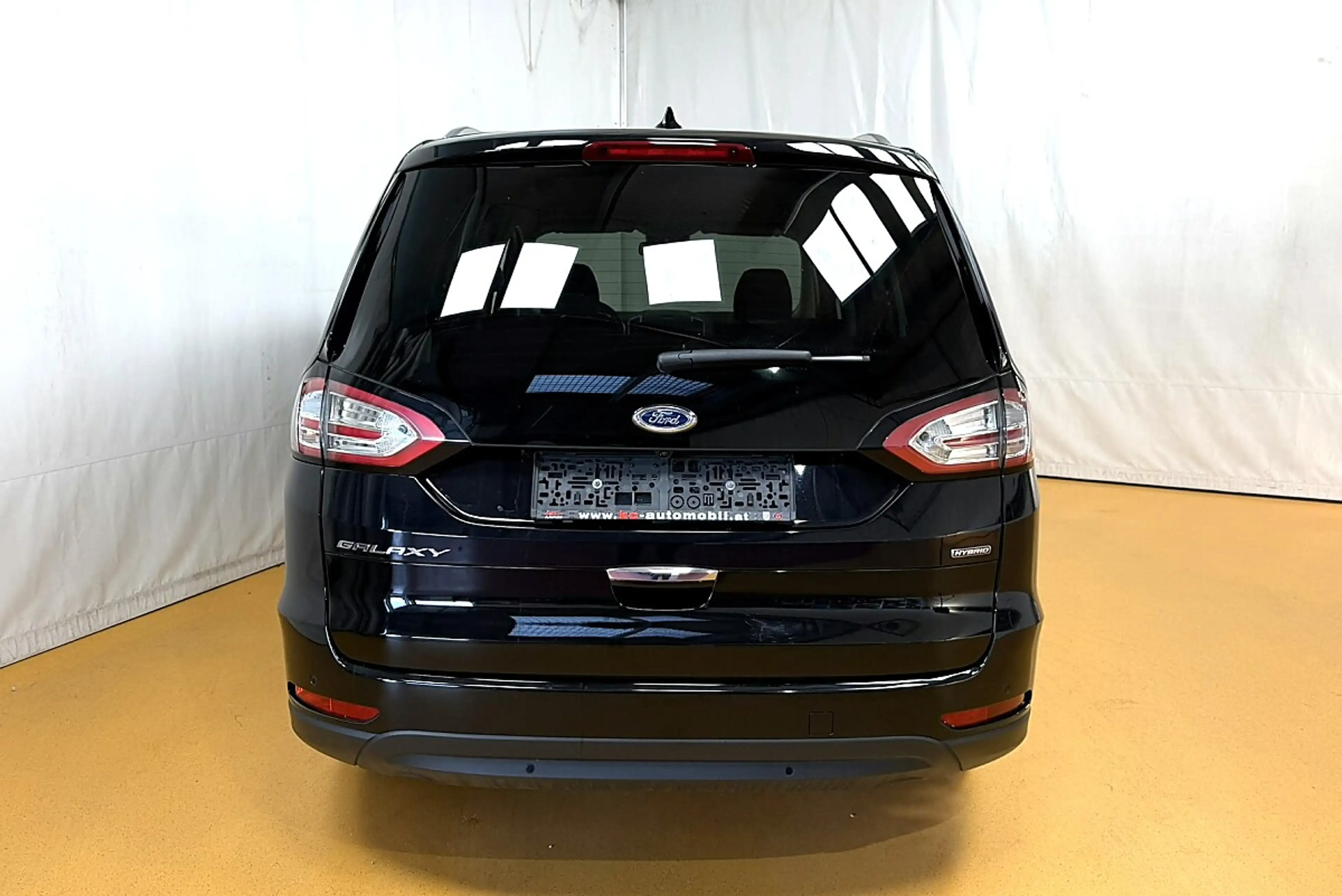 Ford Galaxy 2.5 Duratec (FHEV) Hybrid Hybrid Titanium — photo 11