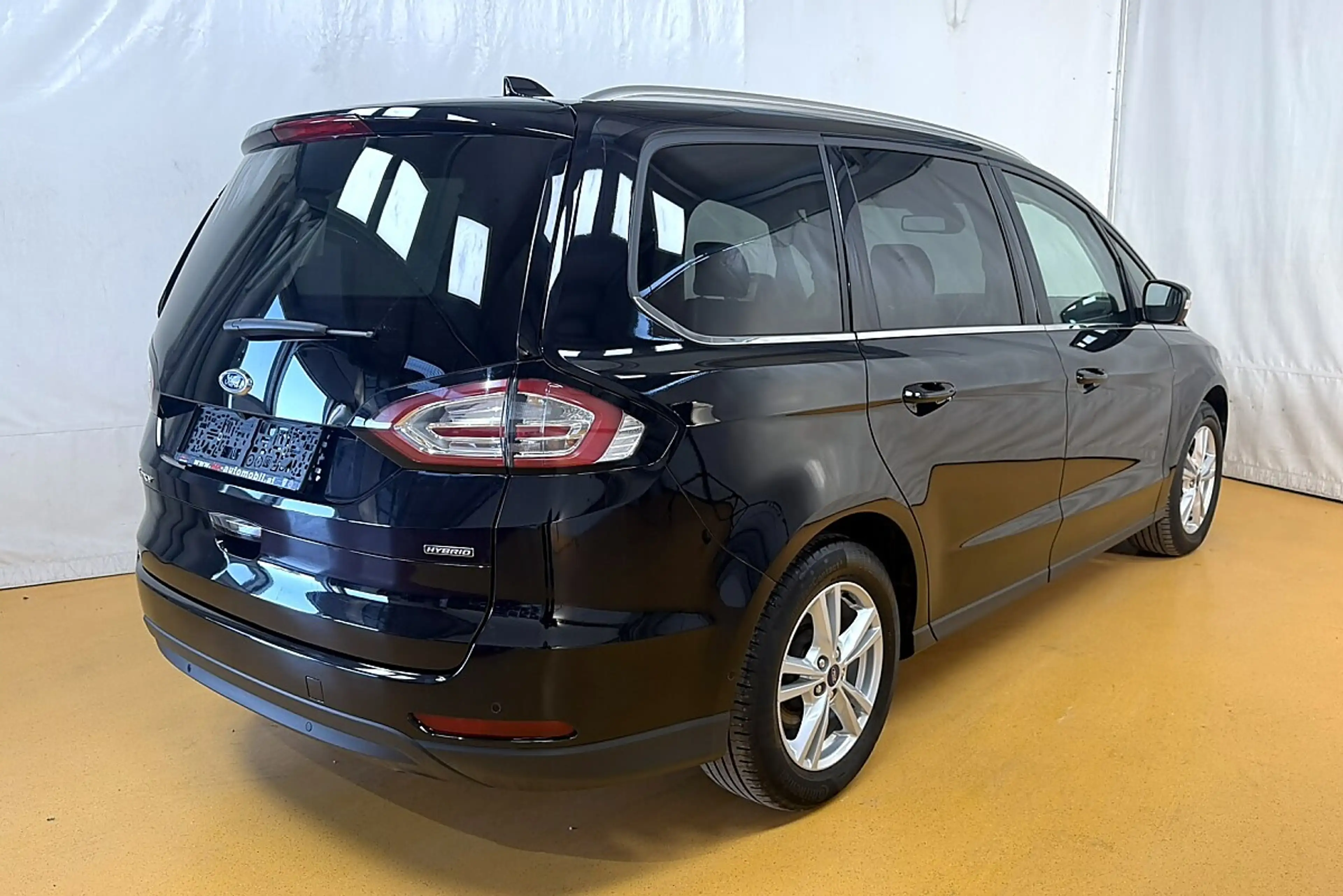 Ford Galaxy 2.5 Duratec (FHEV) Hybrid Hybrid Titanium — photo 4