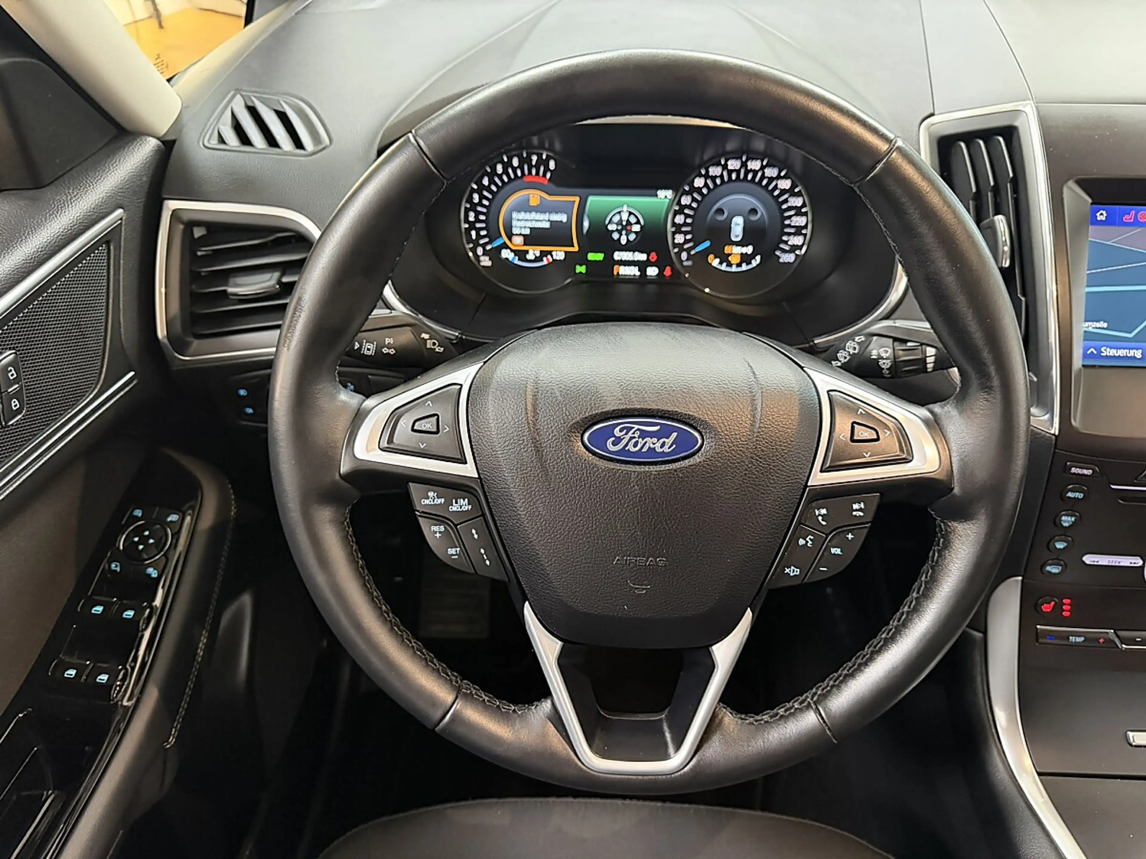 Ford Galaxy 2.5 Duratec (FHEV) Hybrid Hybrid Titanium — photo 18