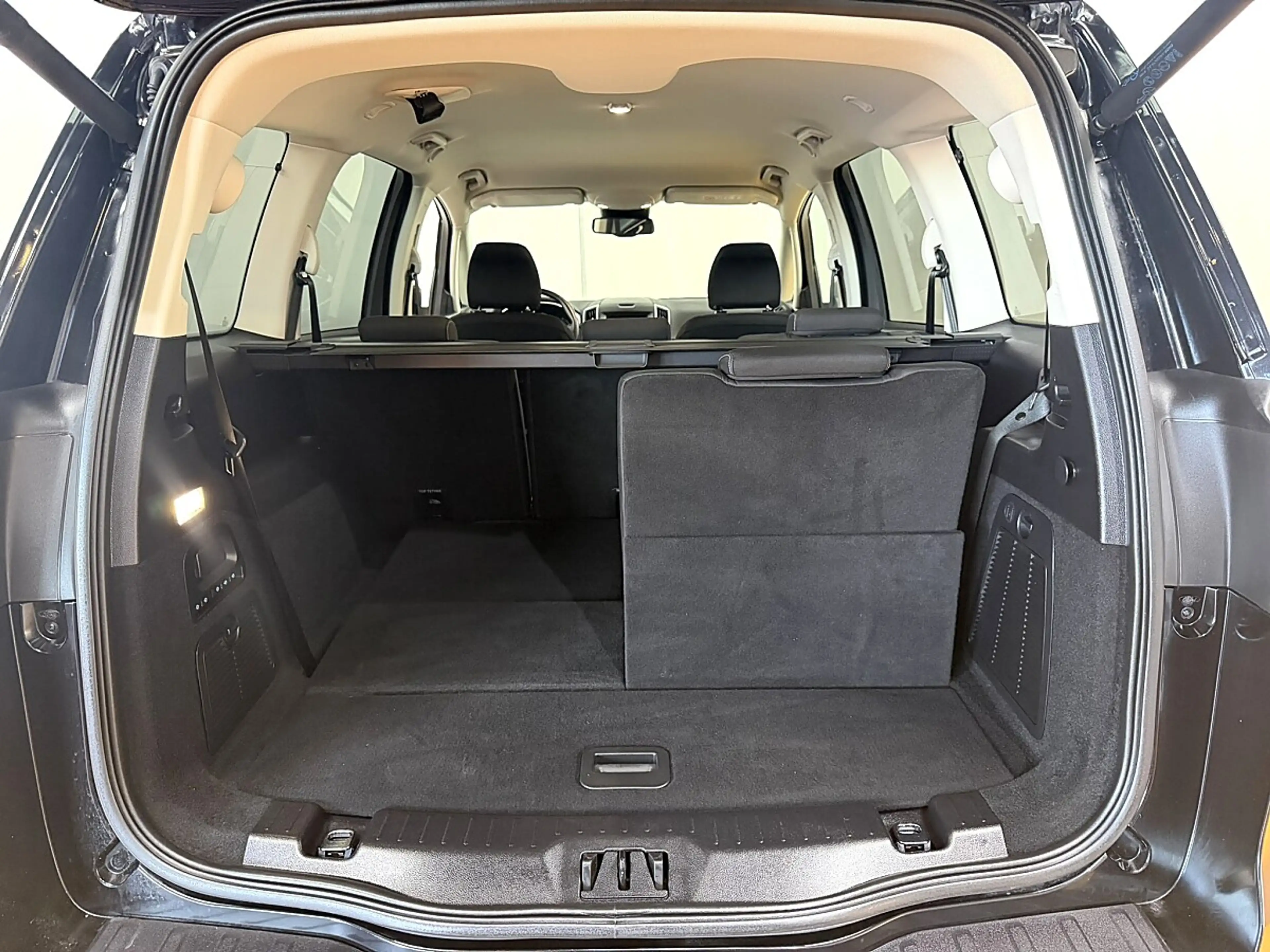 Ford Galaxy 2.5 Duratec (FHEV) Hybrid Hybrid Titanium — photo 19