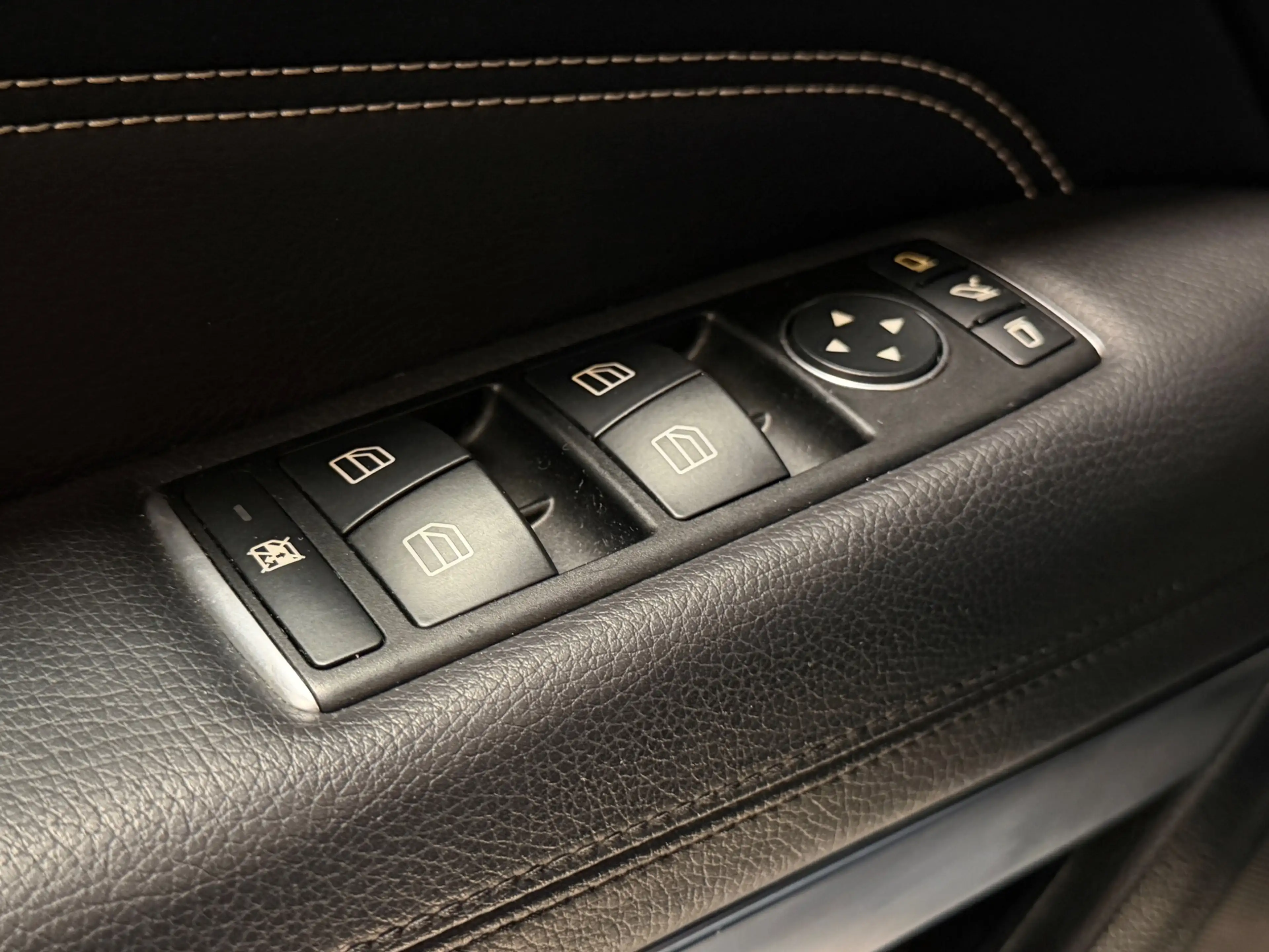 Mercedes-Benz E 200 Coupé AMG Automaat Panodak Leer LED — photo 36
