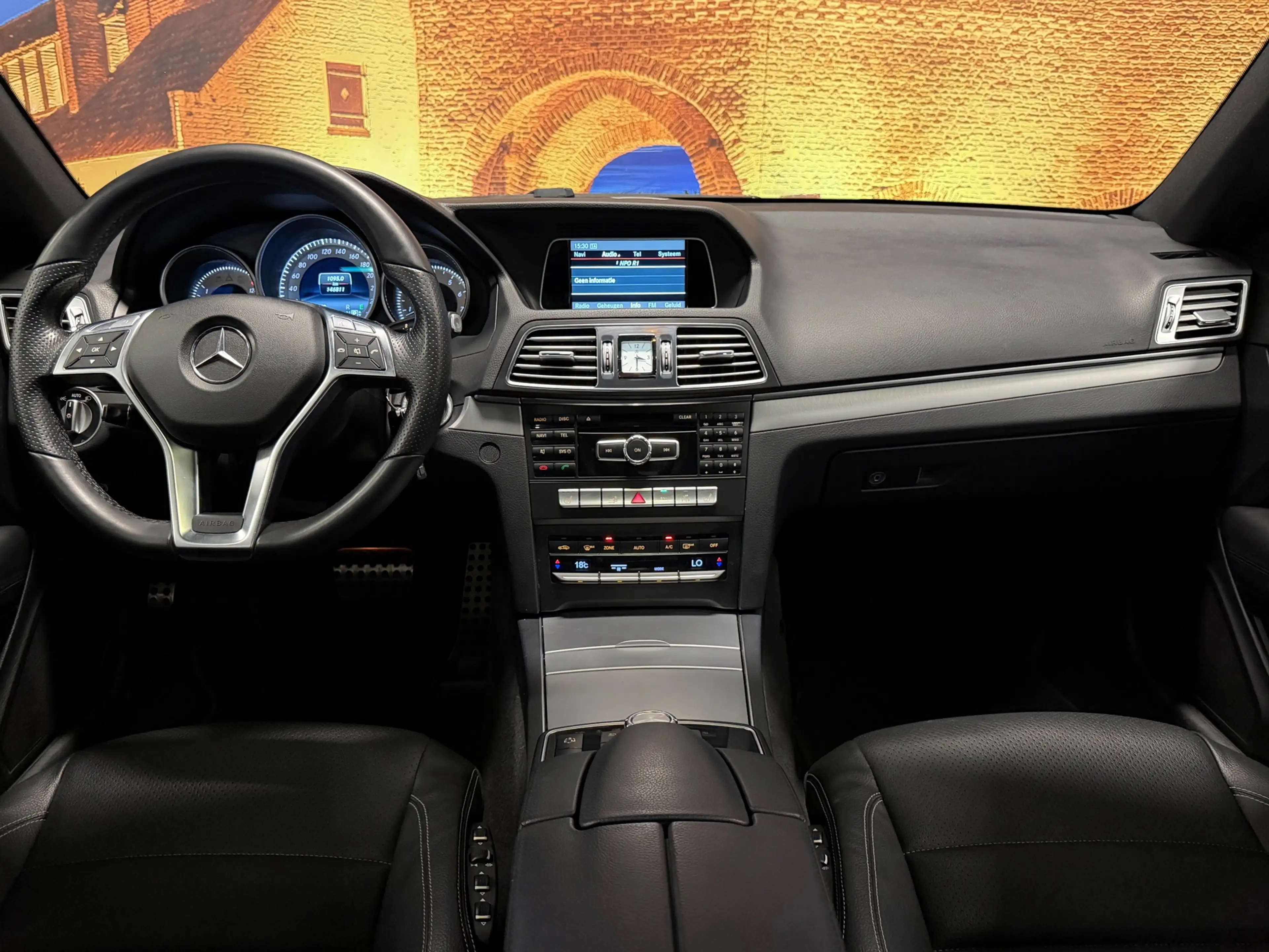 Mercedes-Benz E 200 Coupé AMG Automaat Panodak Leer LED — photo 3