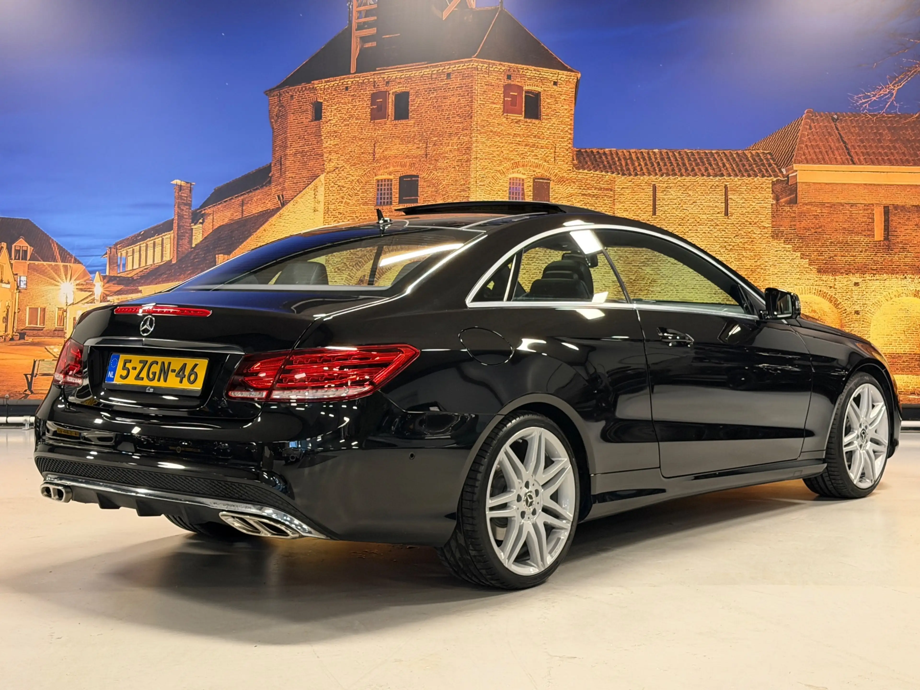 Mercedes-Benz E 200 Coupé AMG Automaat Panodak Leer LED — photo 2