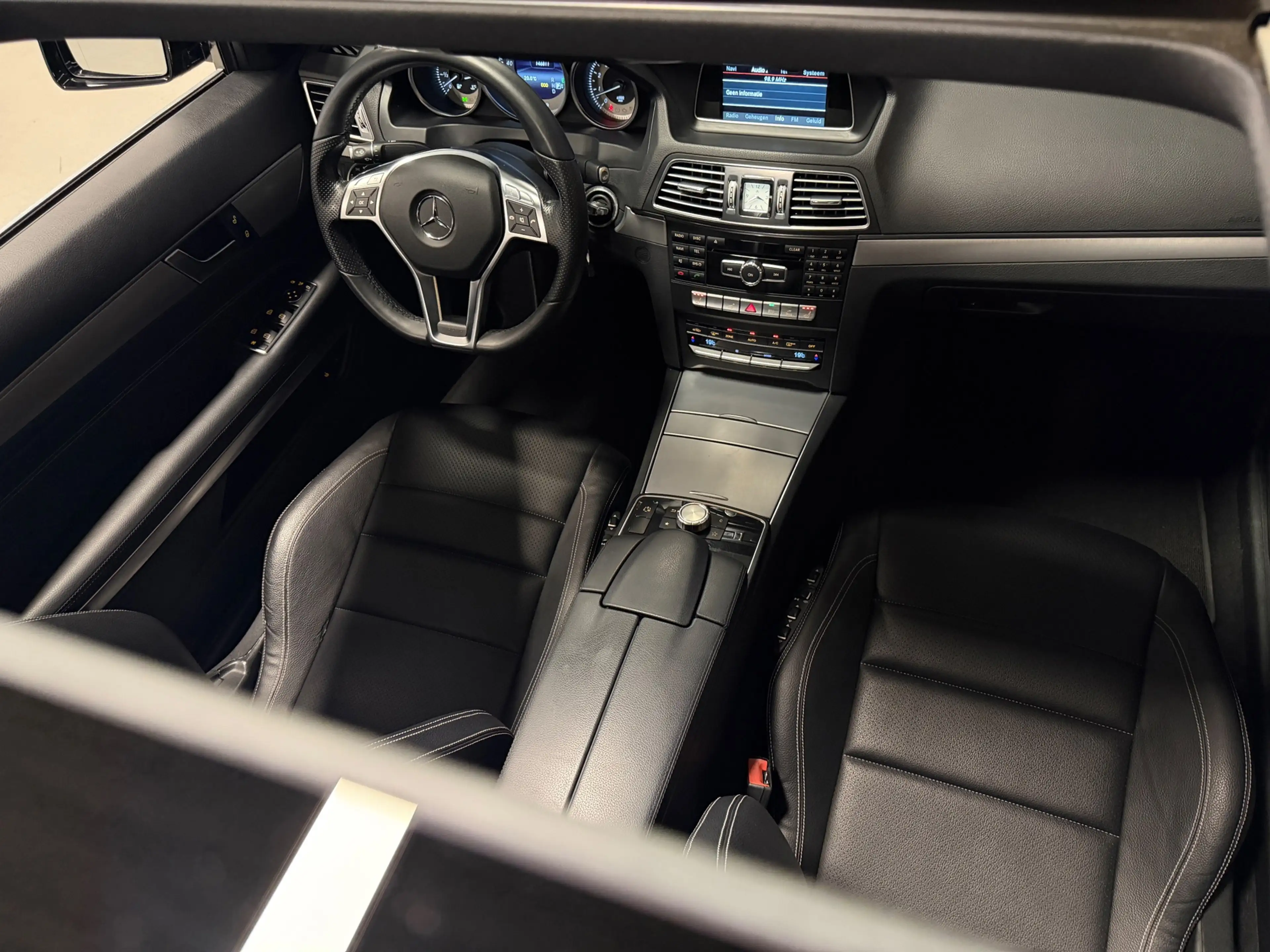 Mercedes-Benz E 200 Coupé AMG Automaat Panodak Leer LED — photo 39