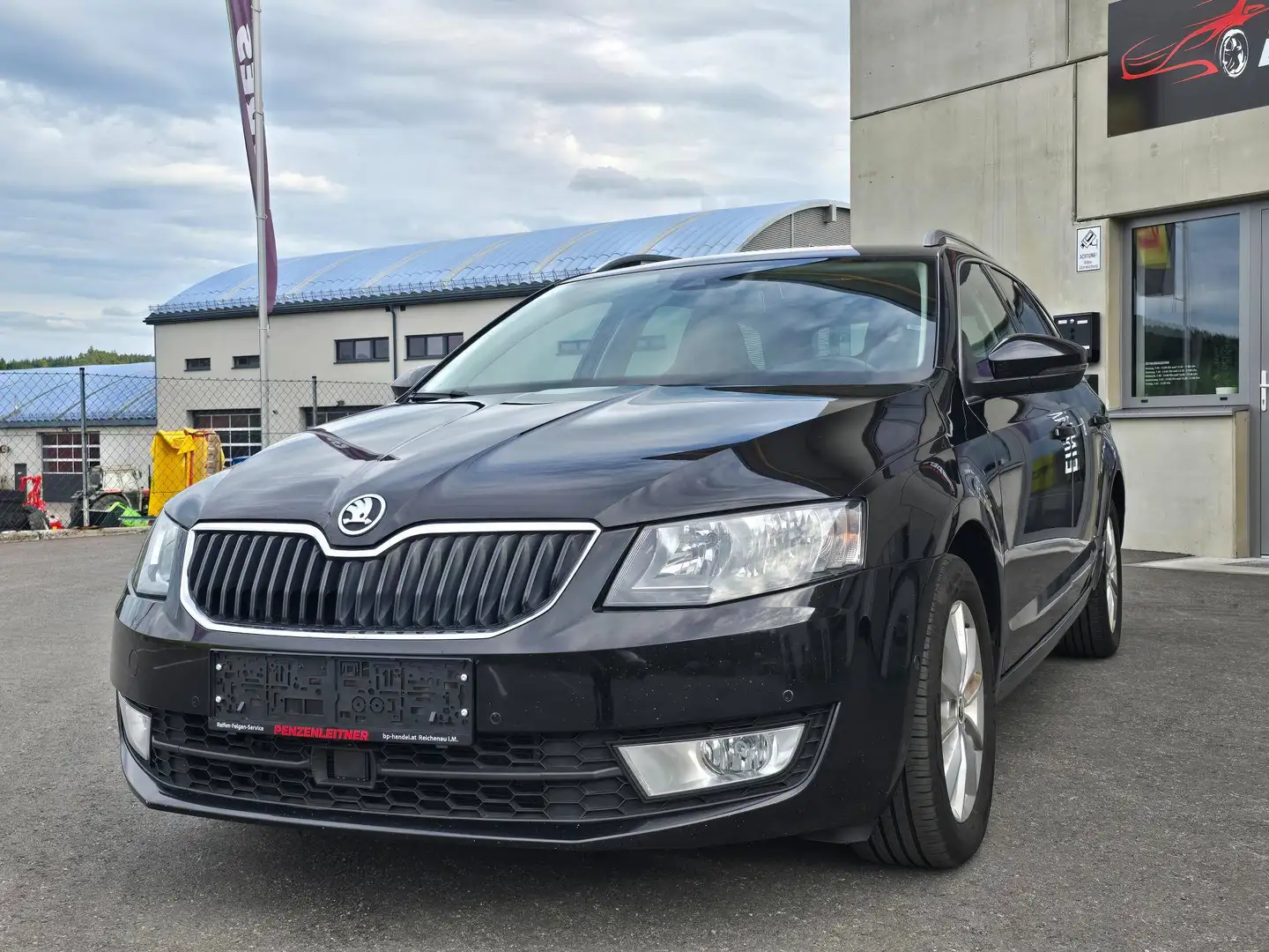 Skoda Octavia 4x4 Schwarz - 1