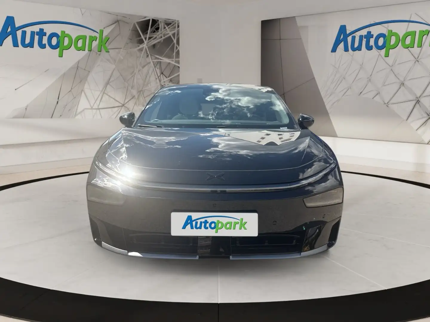 Xpeng P7+ AWD Performance Schwarz - 2