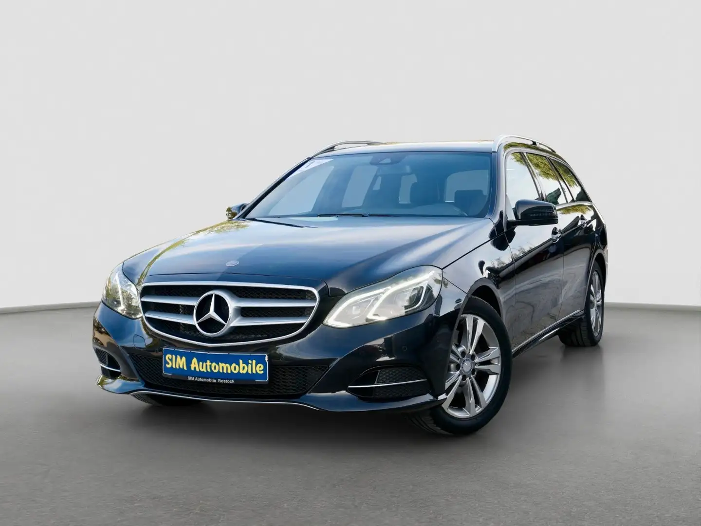 Mercedes-Benz E 250 CGI BlueEfficiency+S-Dach+LED+NAVI+S-HEFT Schwarz - 1
