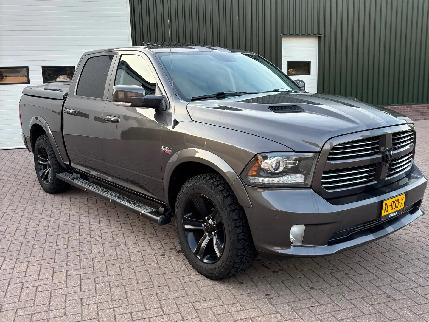 Dodge RAM RAM 1500 5.7 V8 QC 6'4 BTW VEREKENBAAR Grey - 1