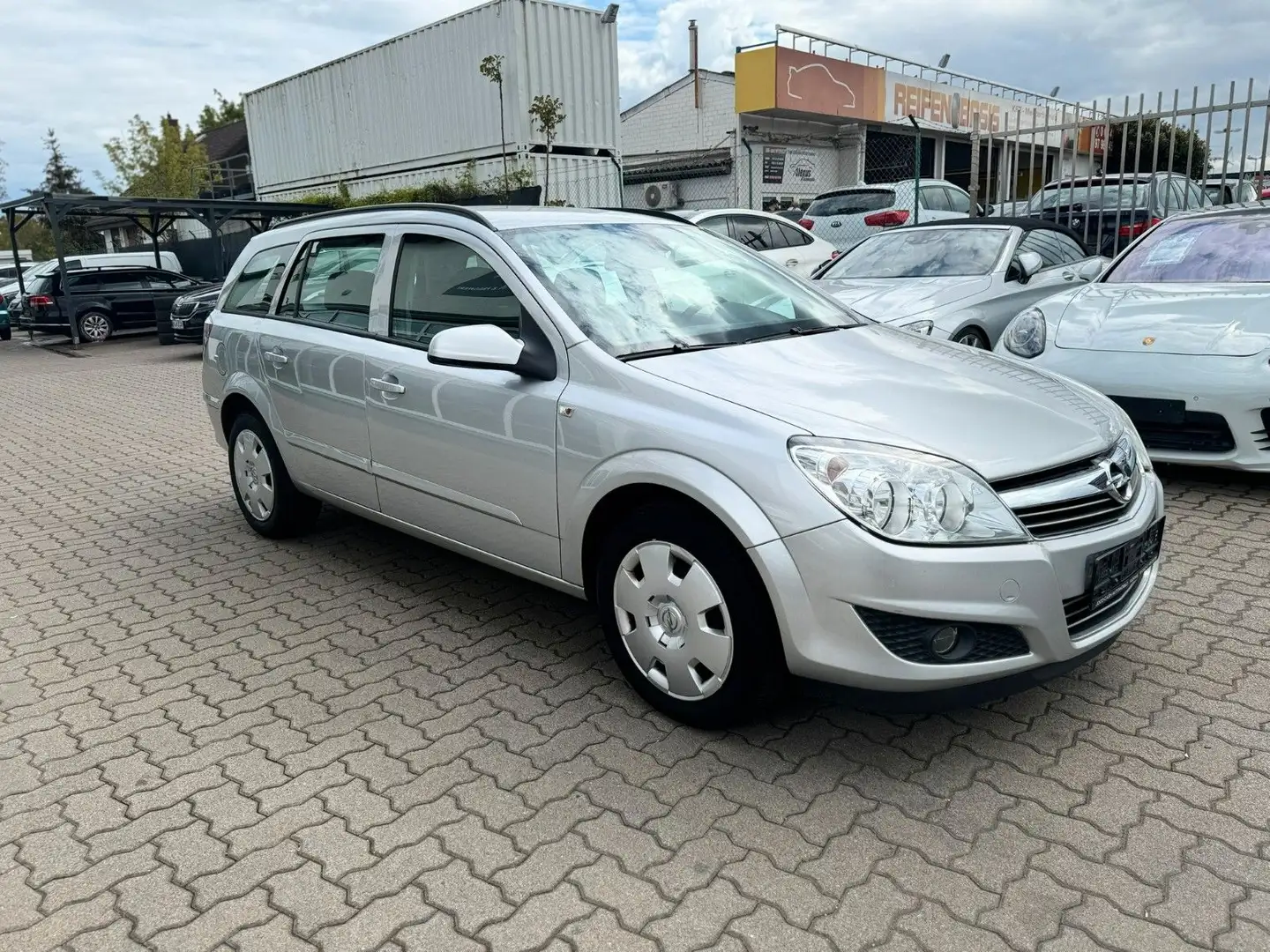 Opel Astra H 1,9CDTI*NAVI*KLIMA*TEMPOMAT*NEU TÜV Zilver - 1