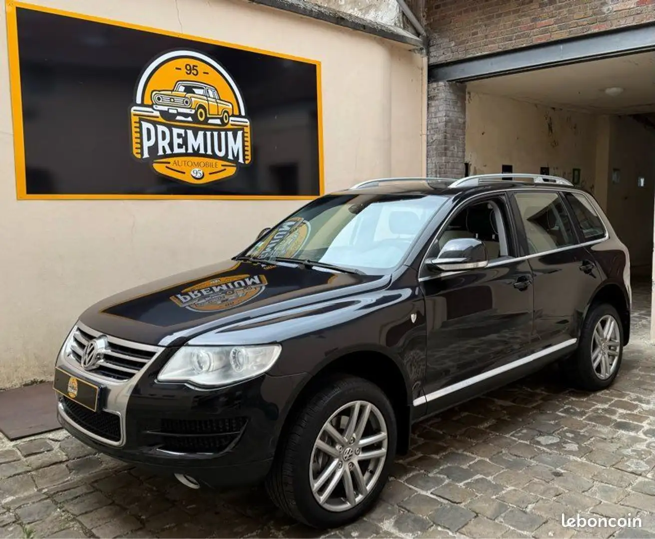 Volkswagen Touareg 3L Tdi 240cv bva pack Individual 4x4 SUV Siyah - 1