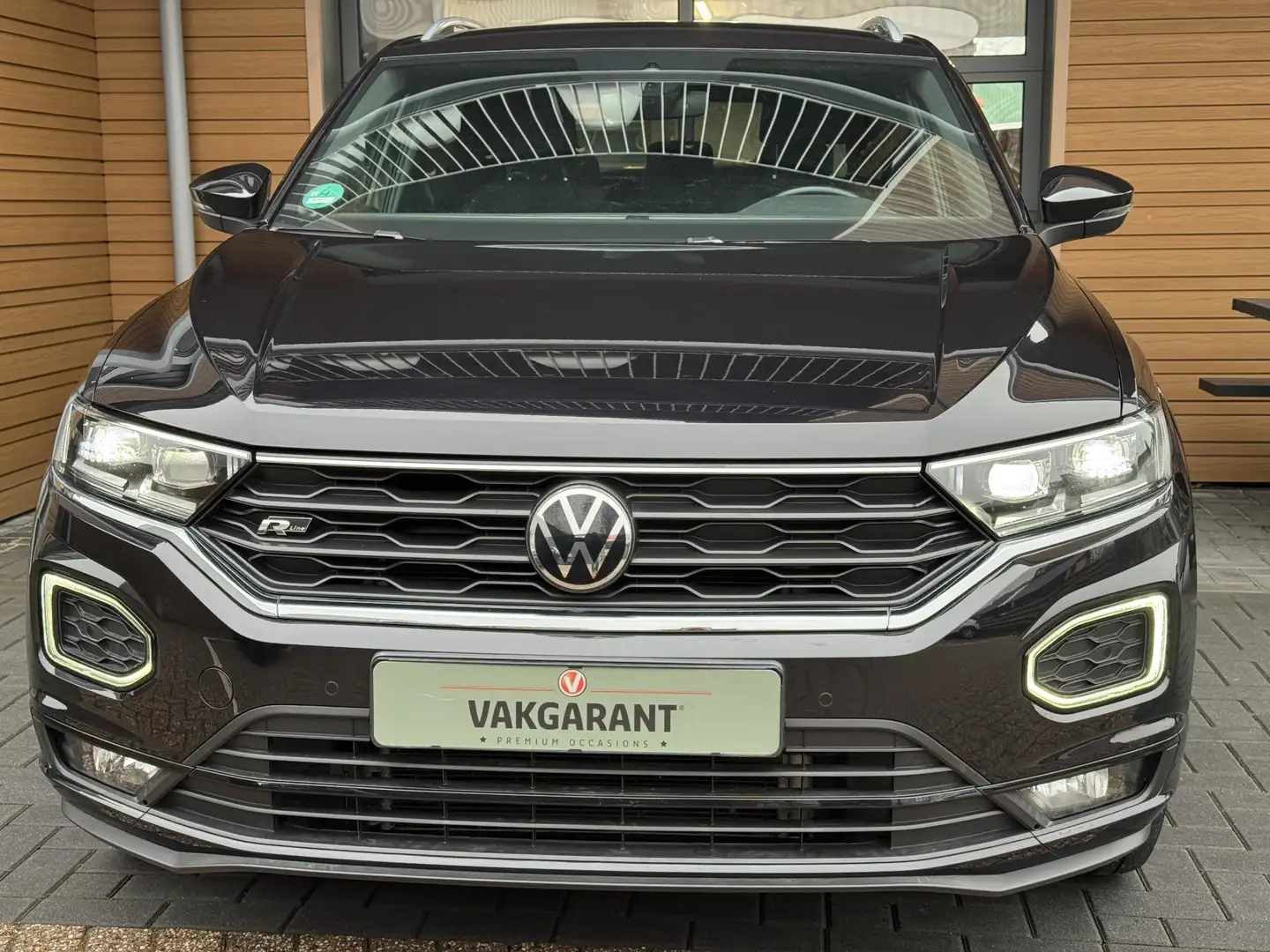 Volkswagen T-Roc 1.5 TSI Sport Bisns R,Carpl,trekh,Cam,Cruise Schwarz - 2
