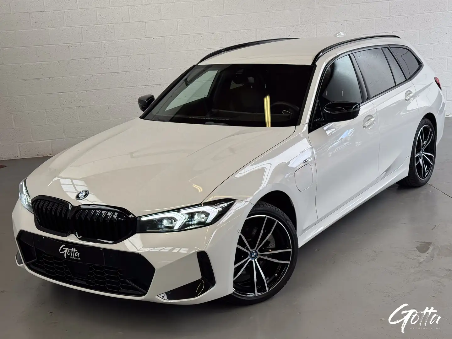 BMW 330 e Touring xDrive 292CH PHEV*Pack M/ LED/24MGARANTI Wit - 1