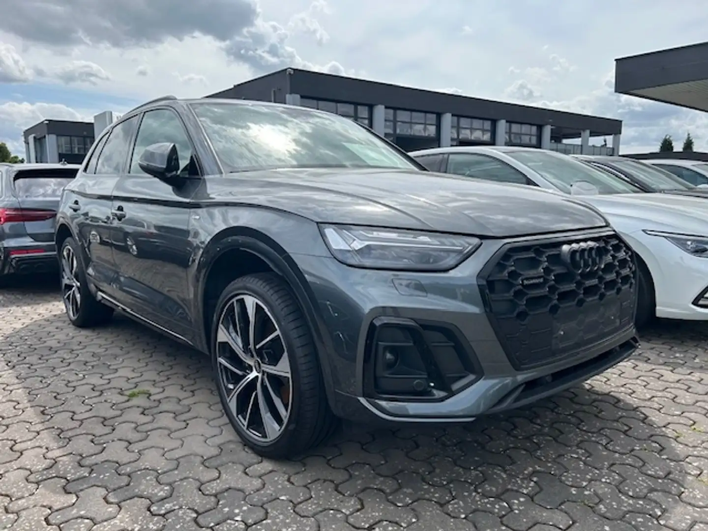 Audi Q5 40 TDI "S line" quattro, NP: 77.000 € Grau - 2