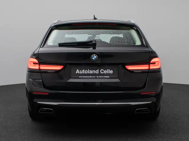 BMW 5 Series view 8