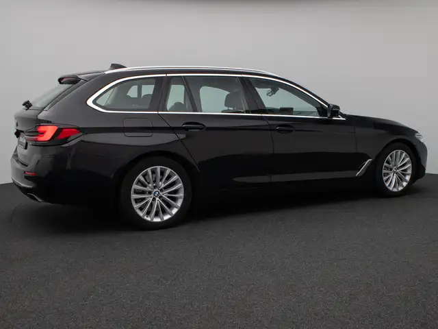 BMW 5 Series view 6