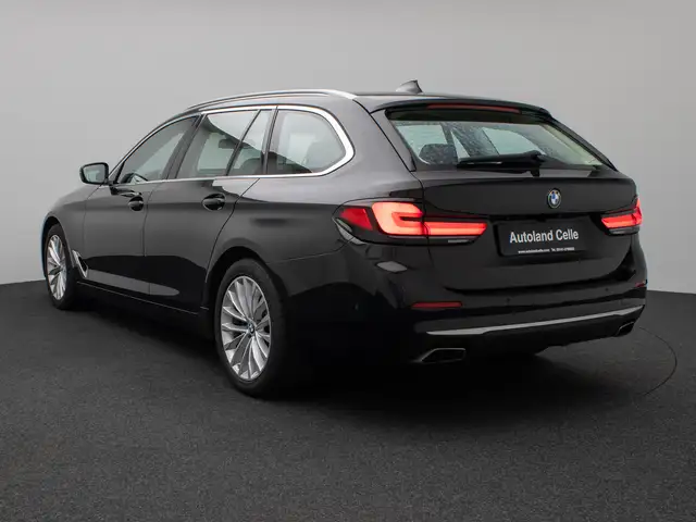 BMW 5 Series view 9