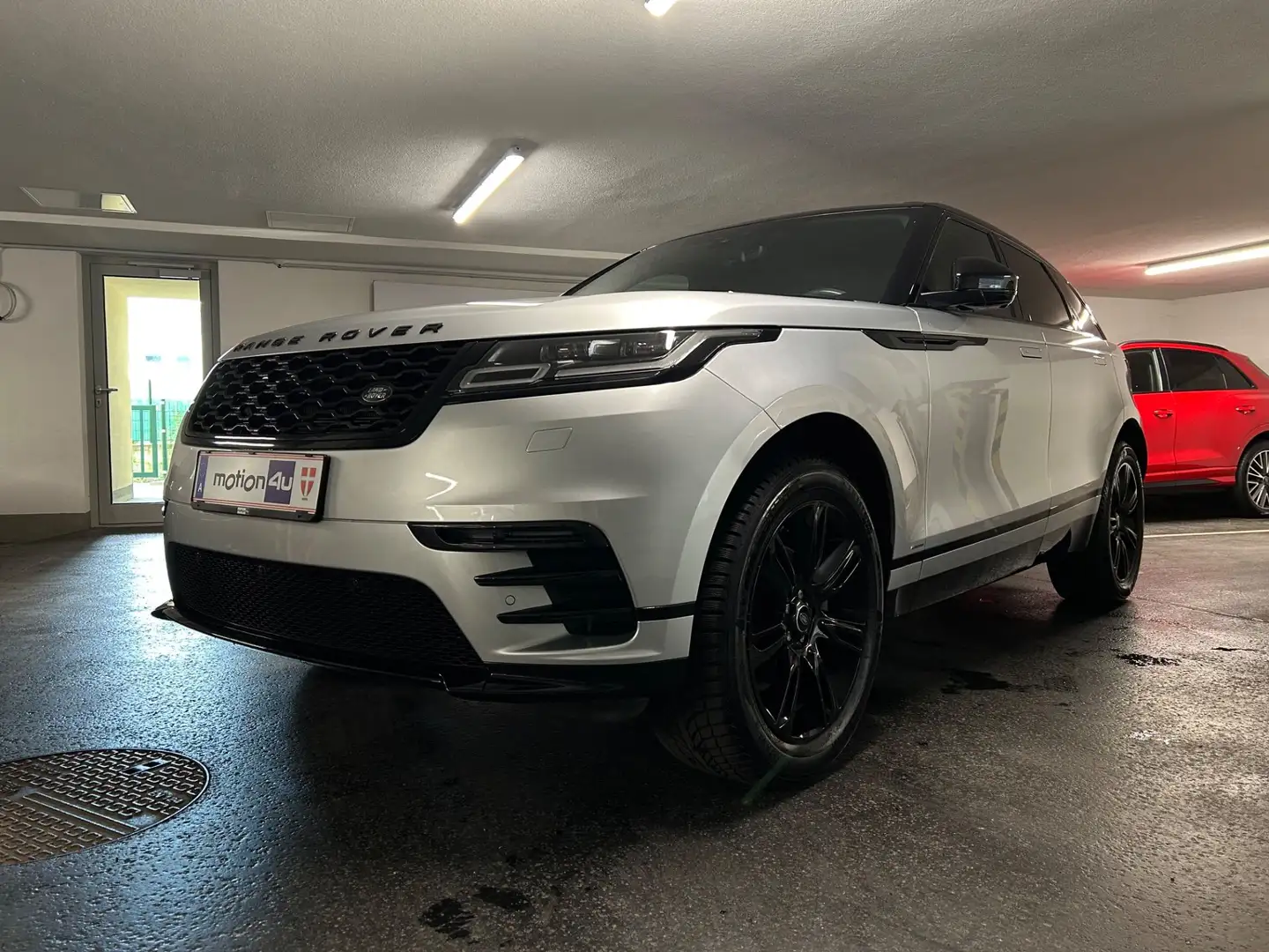 Land Rover Range Rover Velar D180 S R-DYNAMIC AWD Zilver - 2