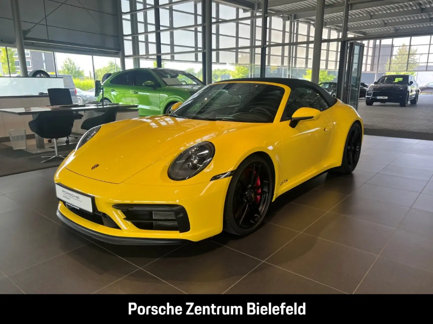Porsche 992 911 Carrera 4 GTS Cabrio HA-Lenkung LED BOSE Gelb - 1