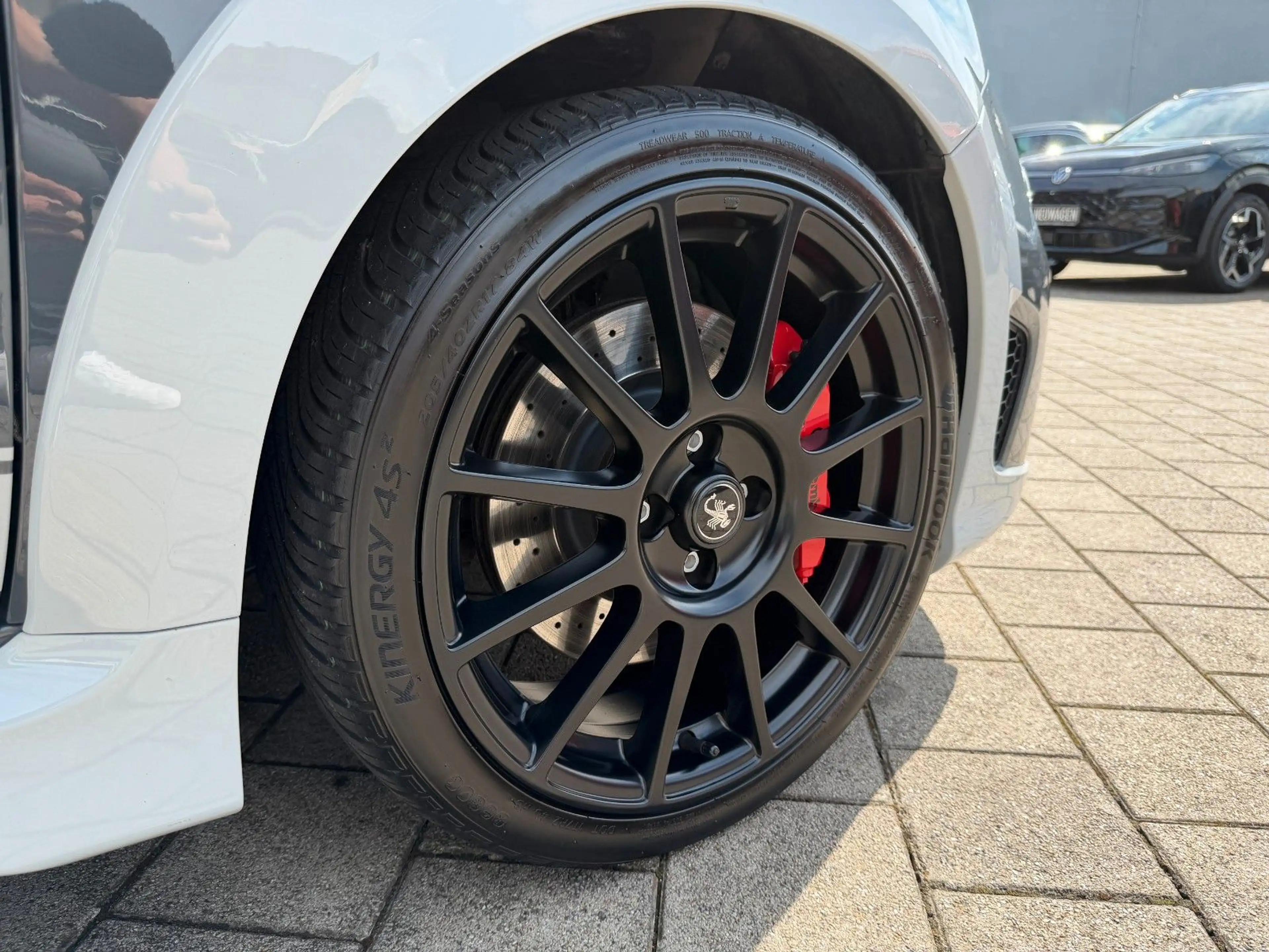 Abarth 695 1.4 T-Jet 70° Anniversario 1HD BEATS SCHALEN — photo 6