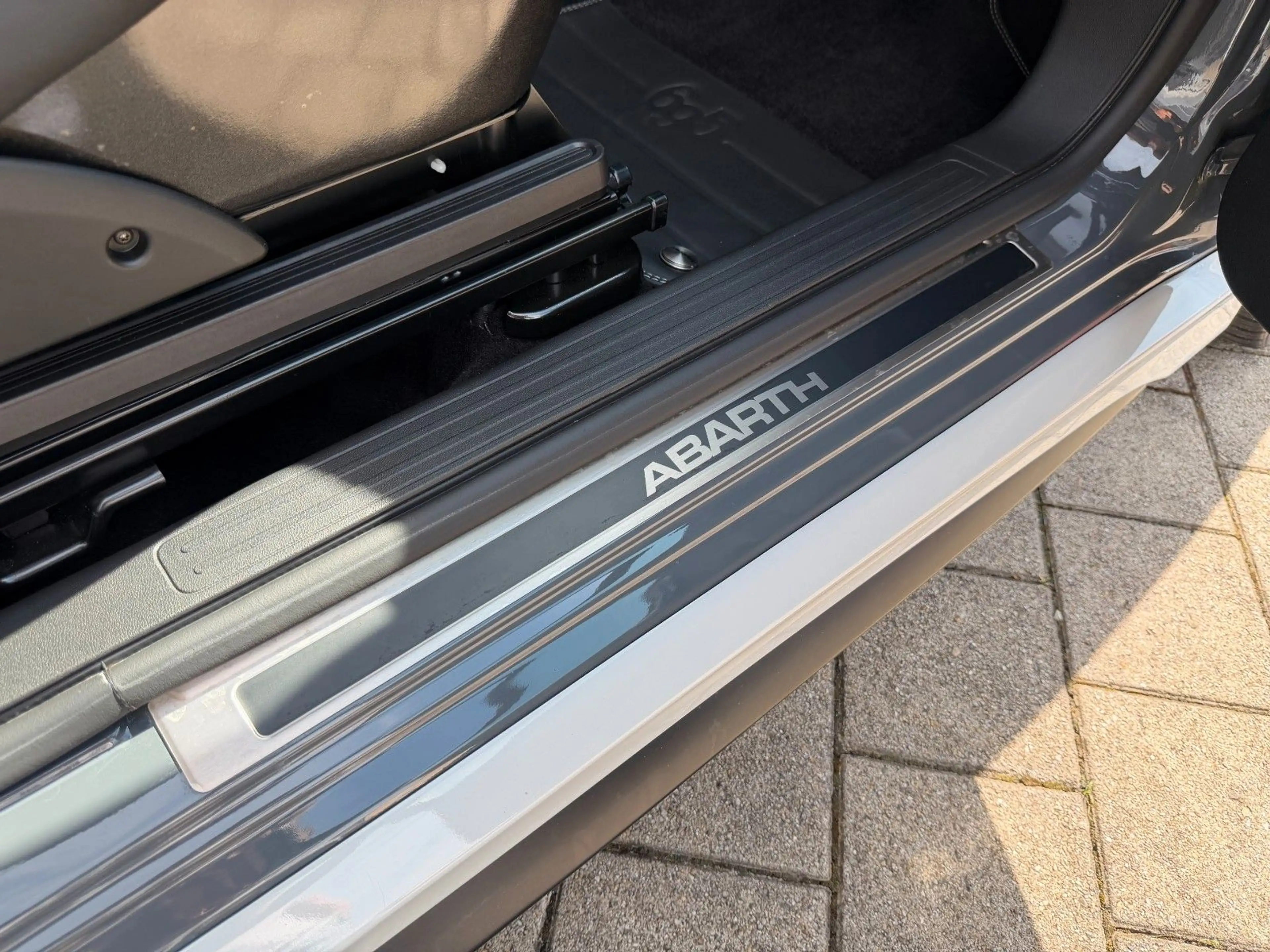 Abarth 695 1.4 T-Jet 70° Anniversario 1HD BEATS SCHALEN — photo 12