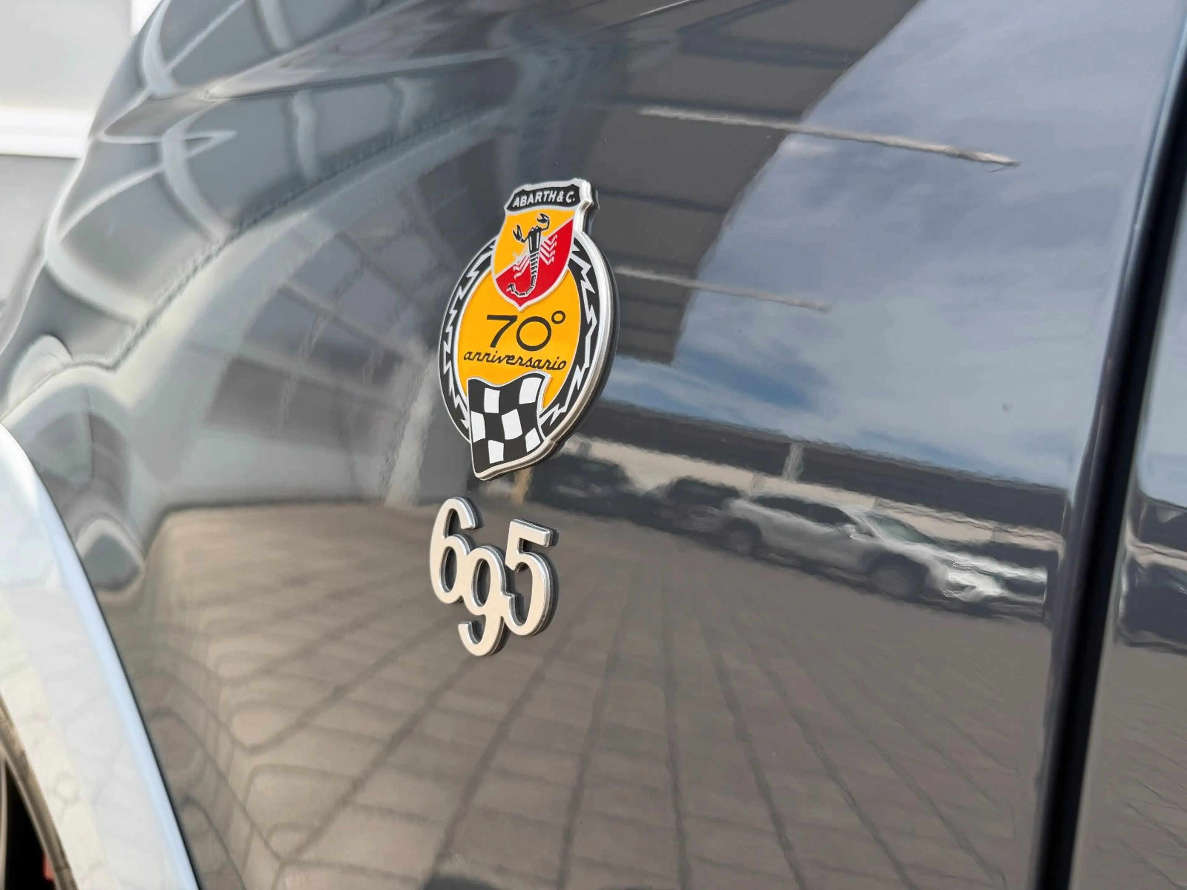 Abarth 695 1.4 T-Jet 70° Anniversario 1HD BEATS SCHALEN — photo 9