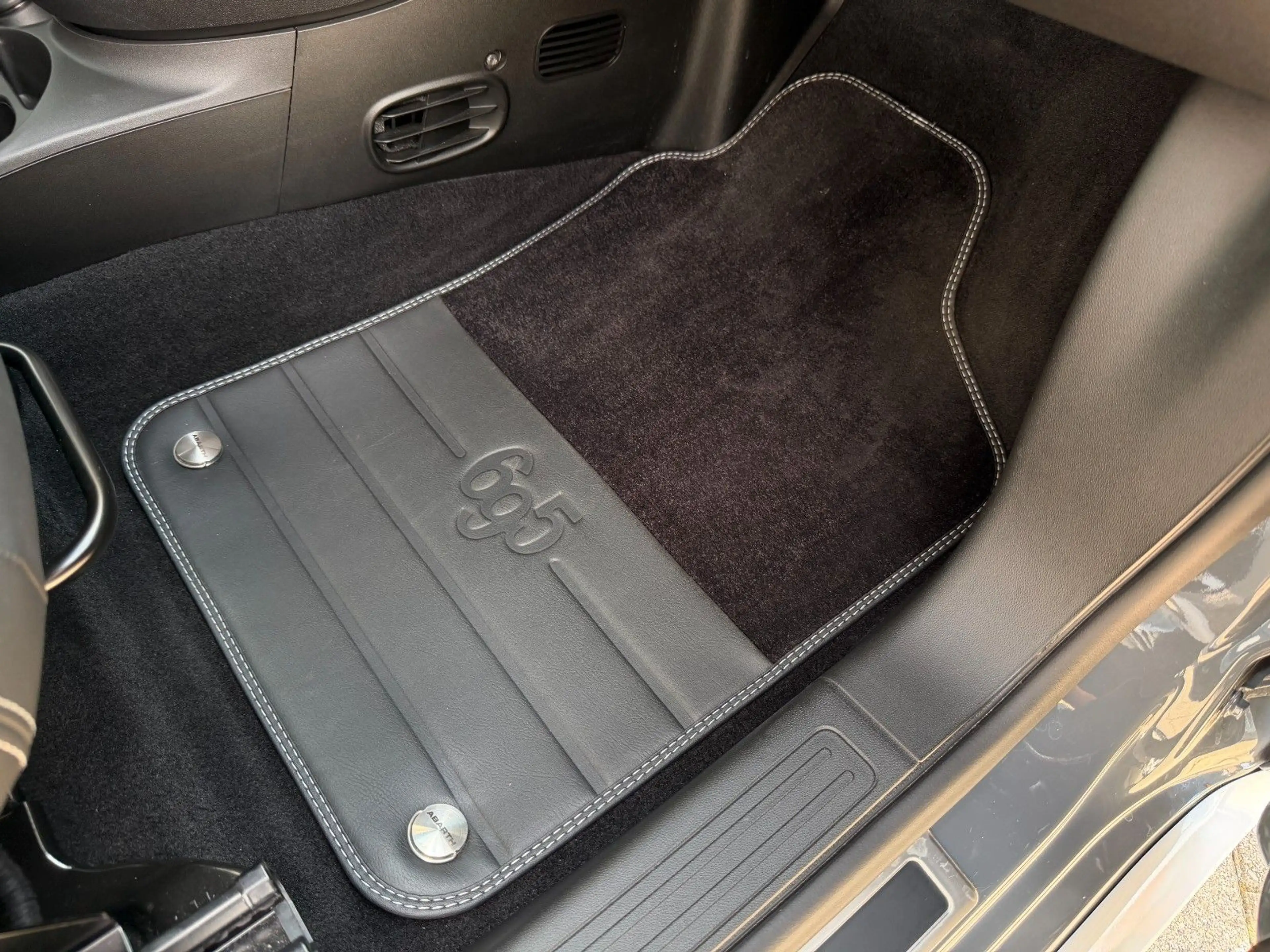 Abarth 695 1.4 T-Jet 70° Anniversario 1HD BEATS SCHALEN — photo 11