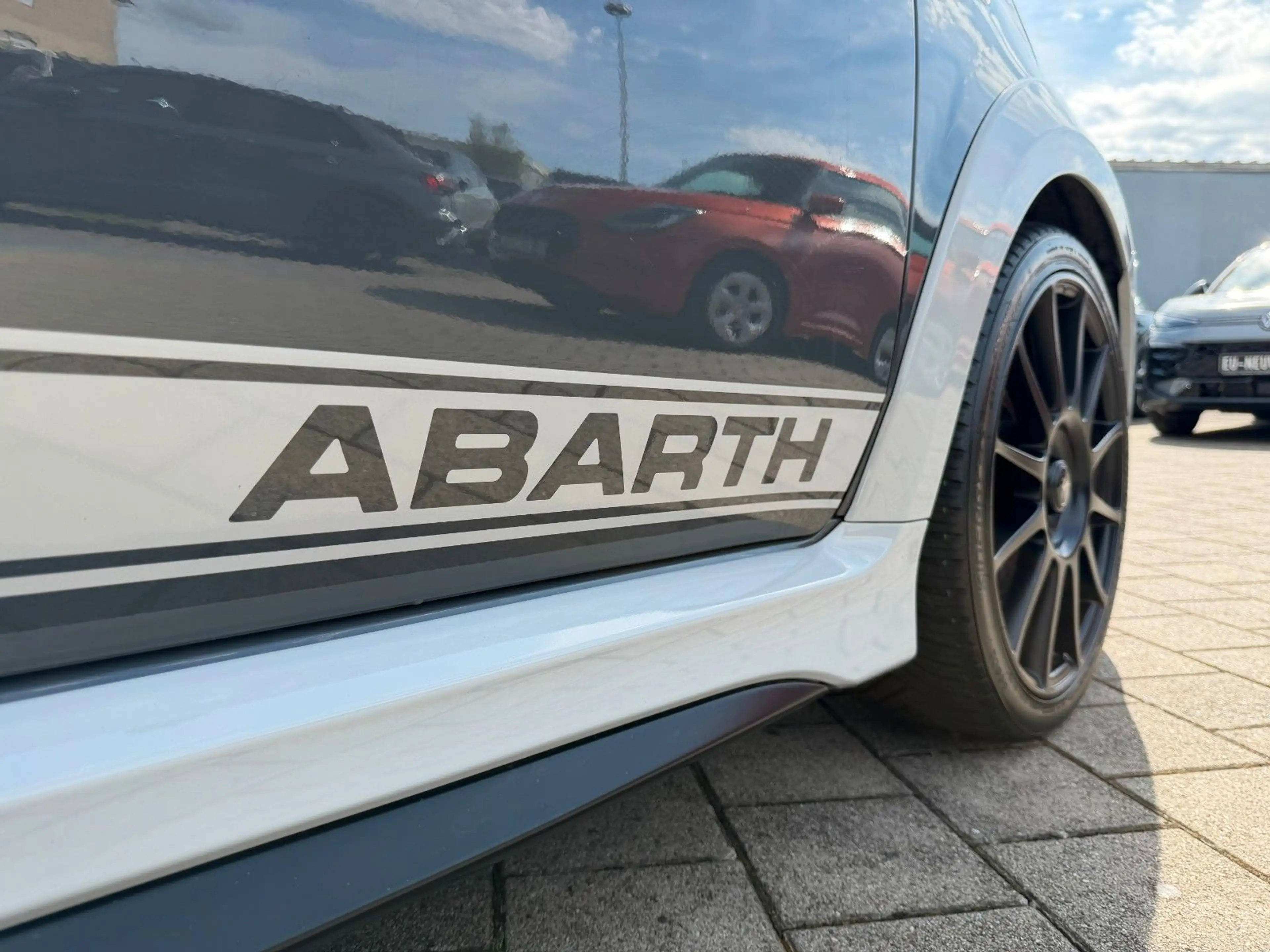 Abarth 695 1.4 T-Jet 70° Anniversario 1HD BEATS SCHALEN — photo 8