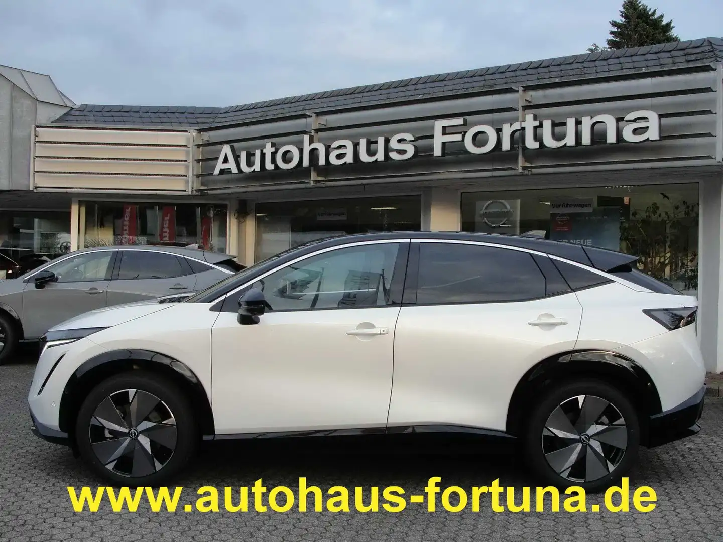 Nissan Ariya Evolve Pack 87 kwh Glasdach 20-Zoll HUD Weiß - 2