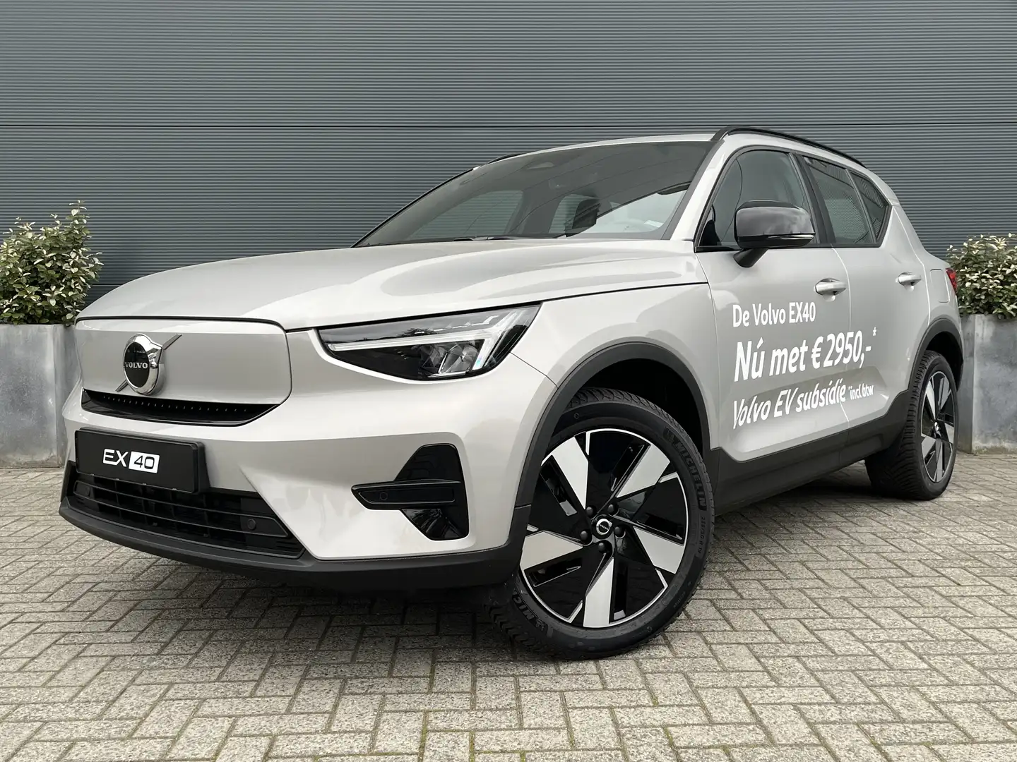 Volvo XC40 Single Motor Extended Range Plus 82 kWh Trekhaak | Gris - 1