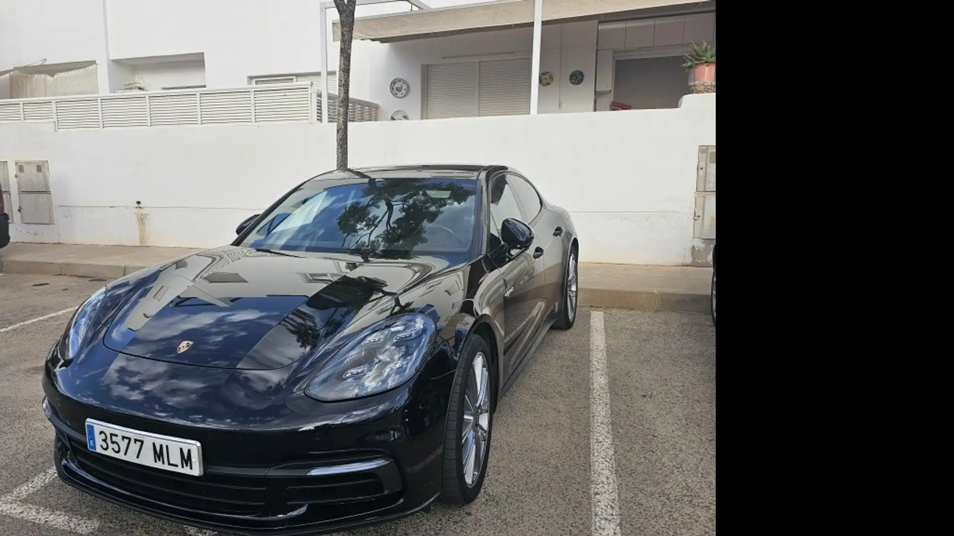 Porsche Panamera 4 e-Hybrid Black - 1
