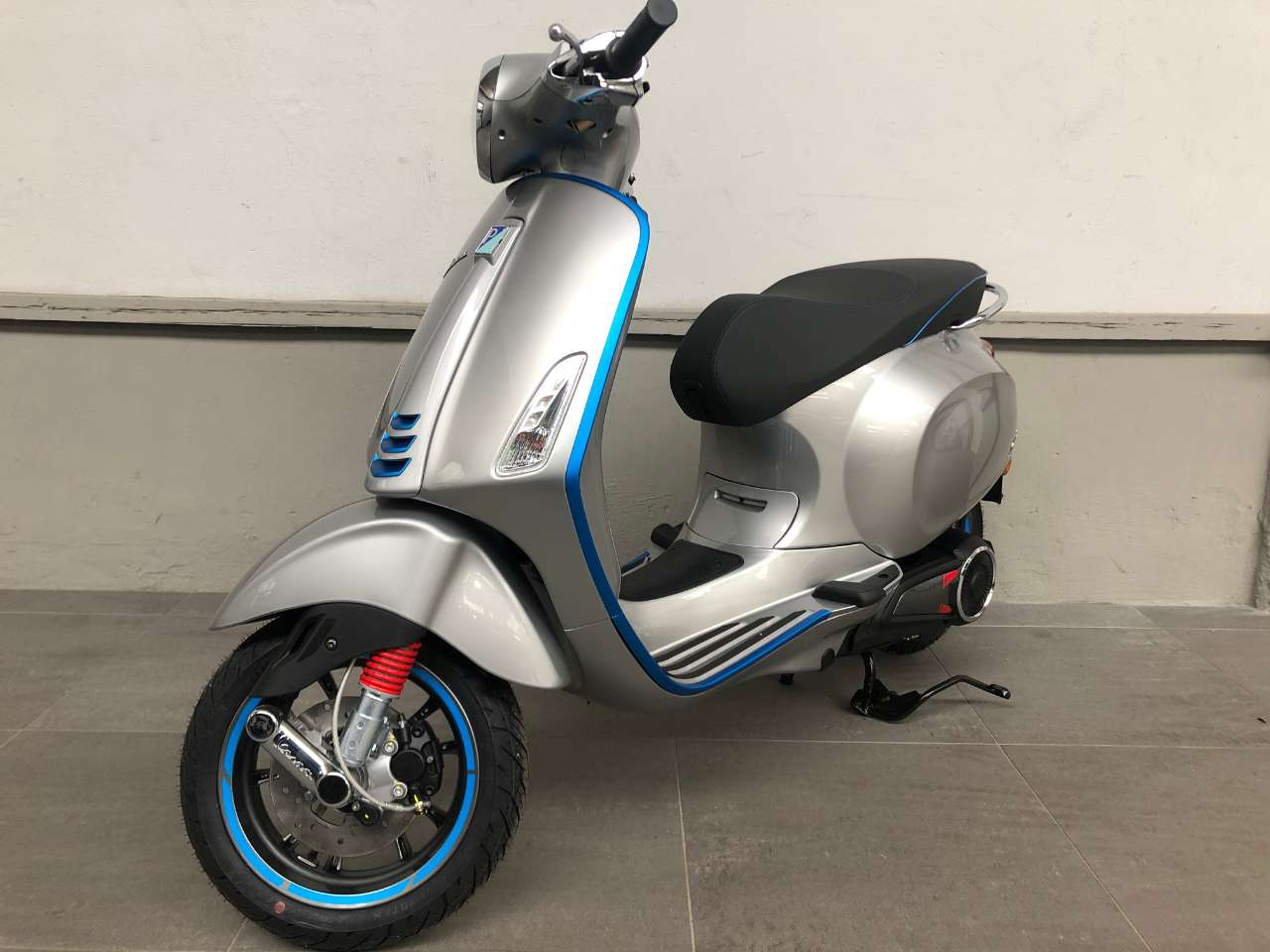 Vespa Elettrica 70 KM/H - ECOBONUS LOMBARDIA