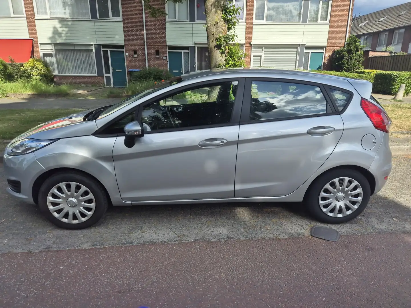Ford Fiesta 1.0 Start-Stop Celebration Zilver - 2