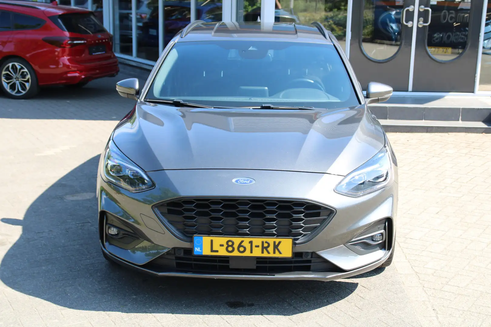 Ford Focus Wagon 1.0 EcoBoost Hybrid 155pk ST Line X TREKHAAK Grijs - 2