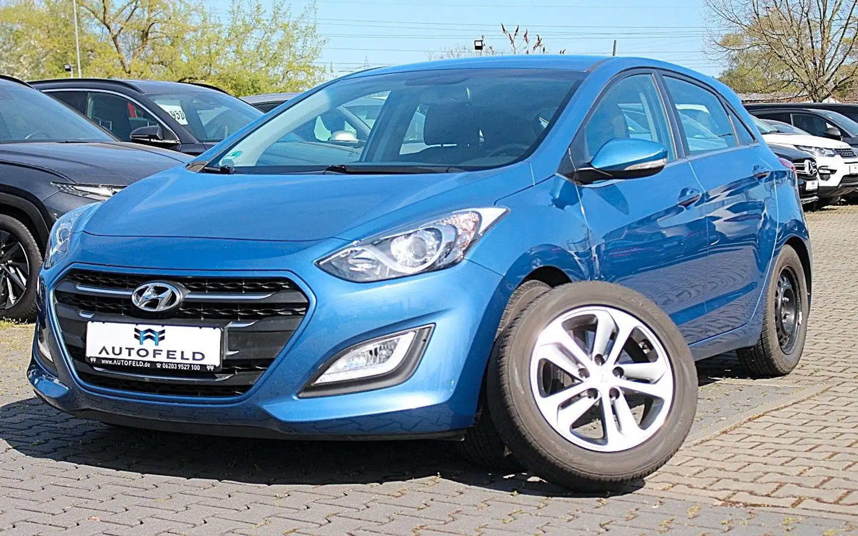 Hyundai i30 1.4 YES!/VOLL SHEFT/NAVI/PDC/TEMP/RCAM/BT/ Blau - 1