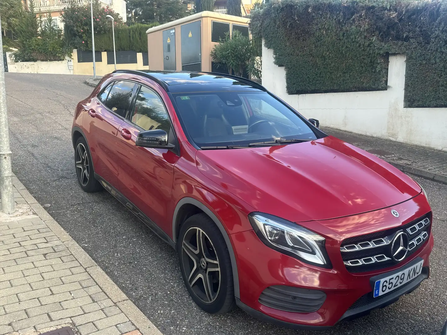 Mercedes-Benz GLA 200 200d 7G-DCT Rojo - 2
