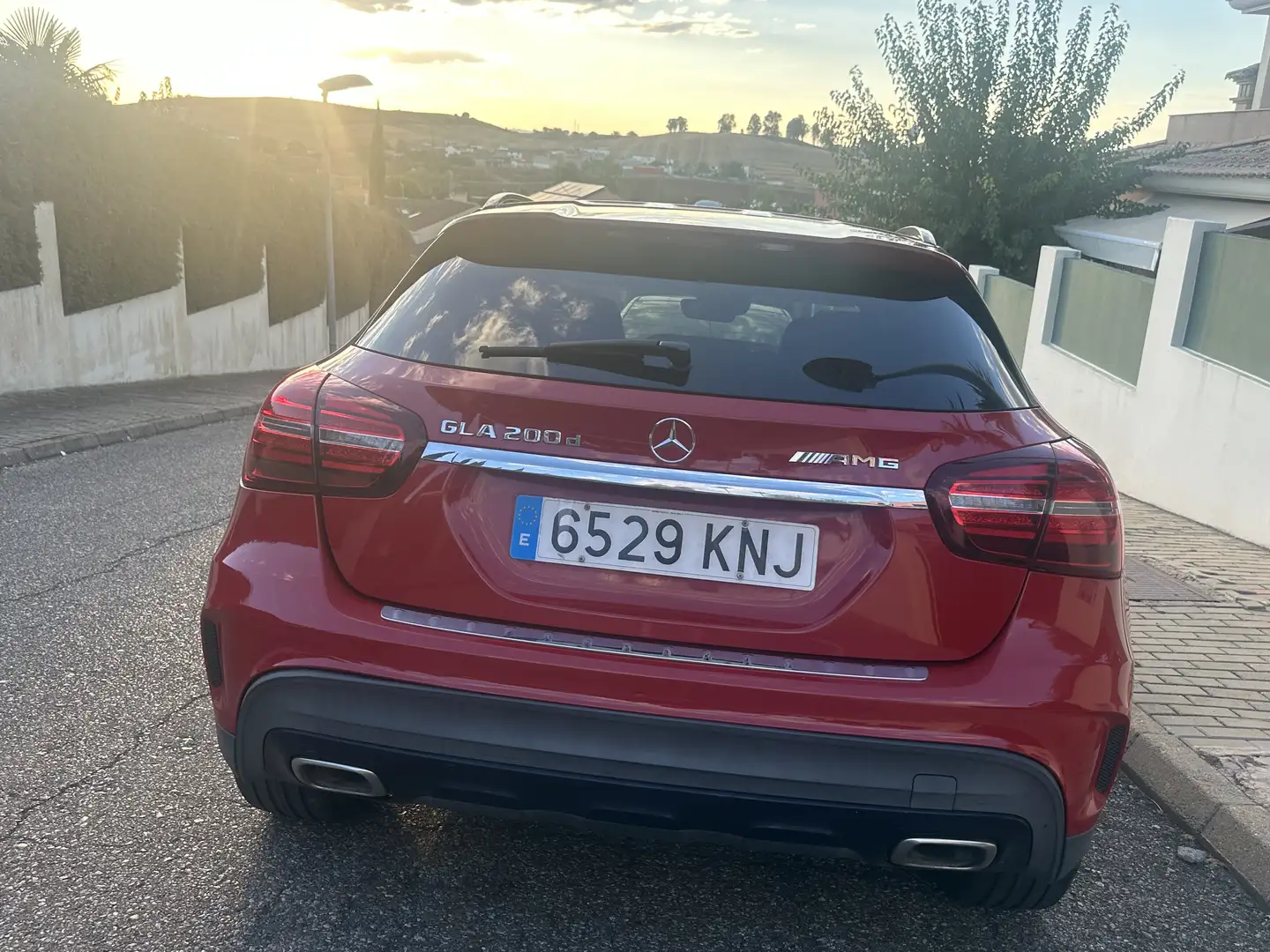 Mercedes-Benz GLA 200 200d 7G-DCT Rojo - 1