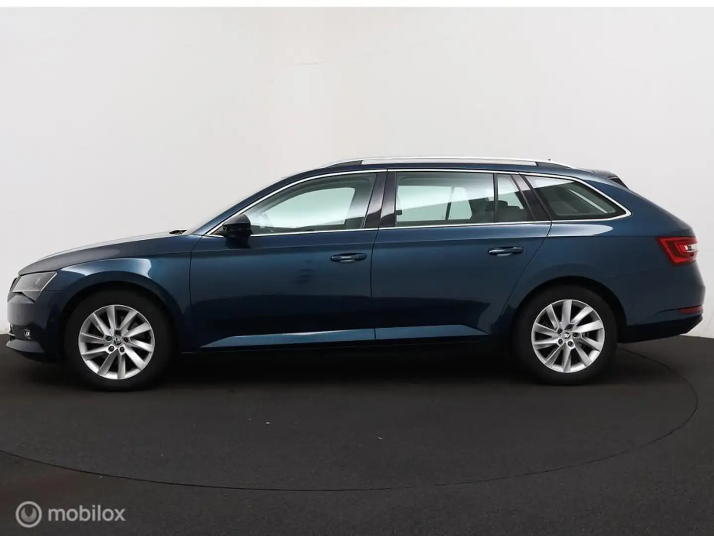 Skoda Superb Combi 1.6 TDI Automaat Trekhaak LED PDC Leer ACC Azul - 2