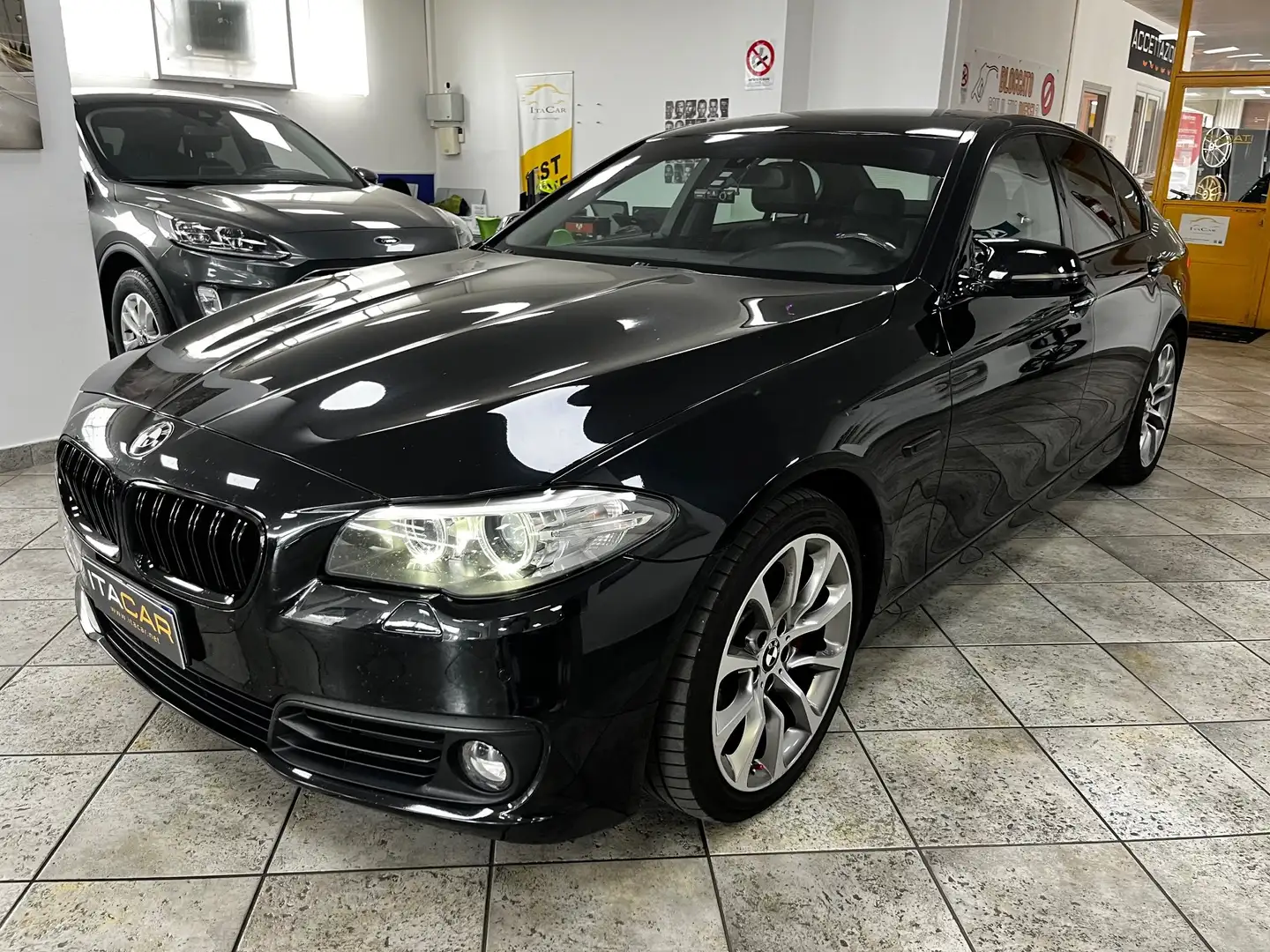 BMW 525 d xdrive Luxury  MOTORE NUOVO 10.000 KM Noir - 1
