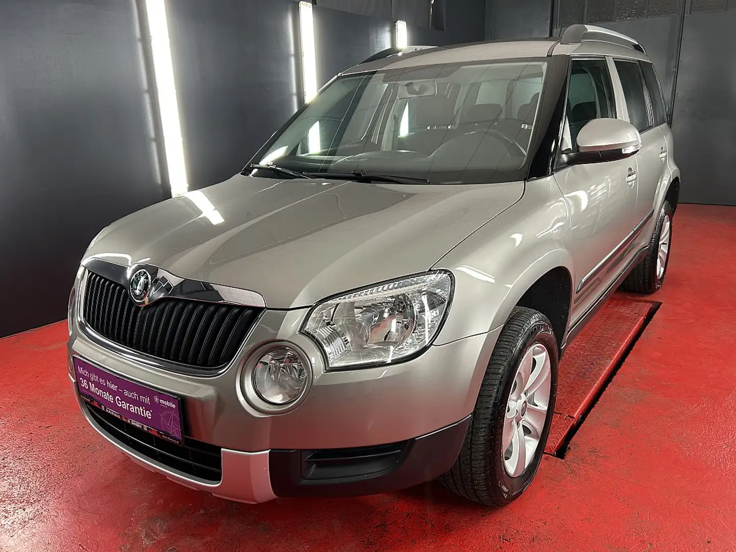 Skoda Yeti 2,0 TDI *4x4 *1.Besitz *AHK *Top Gris - 2