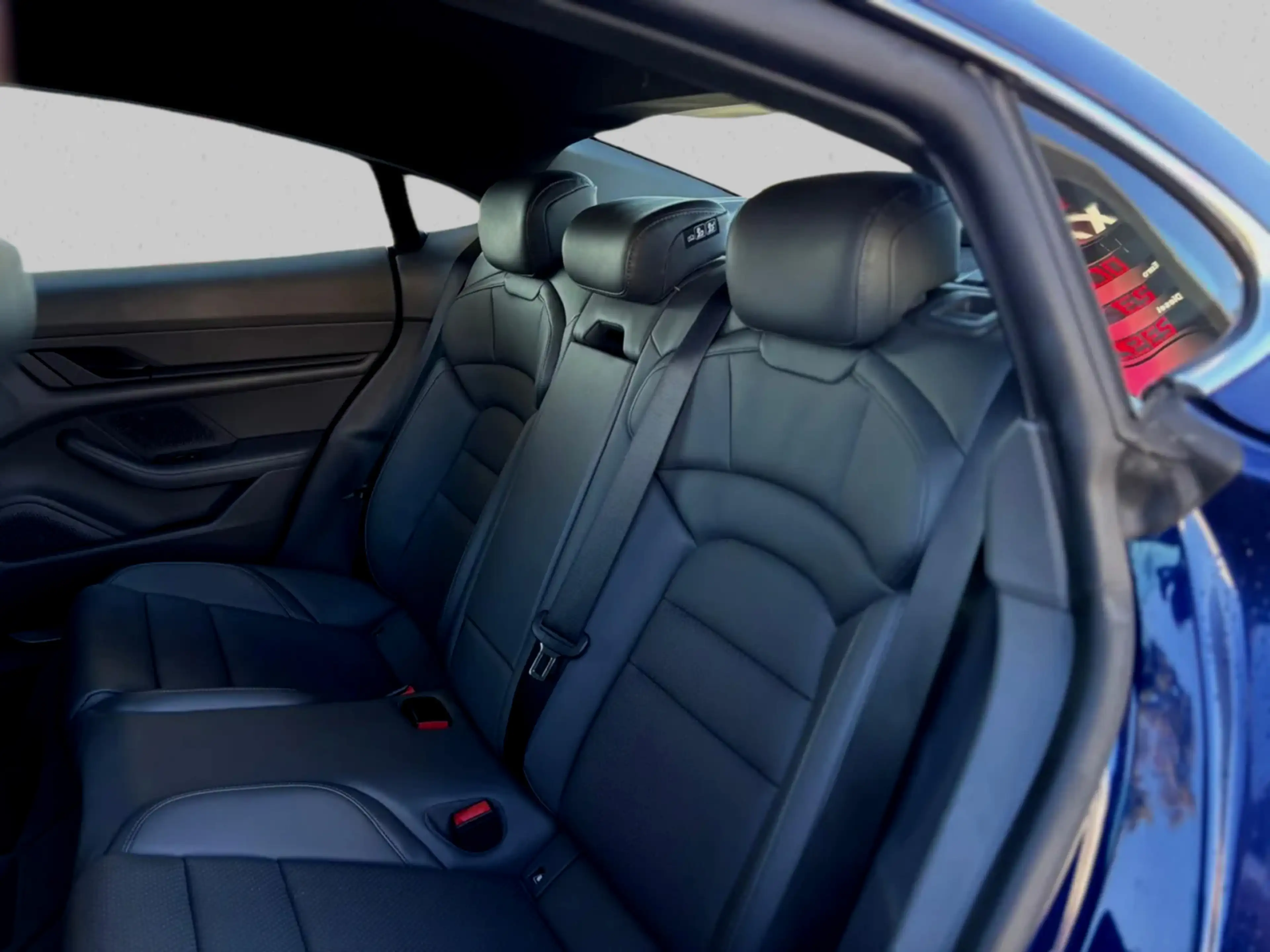 Porsche Taycan 4S Performance 84kWh(Dealer OndH, Carplay, Camera, — photo 6