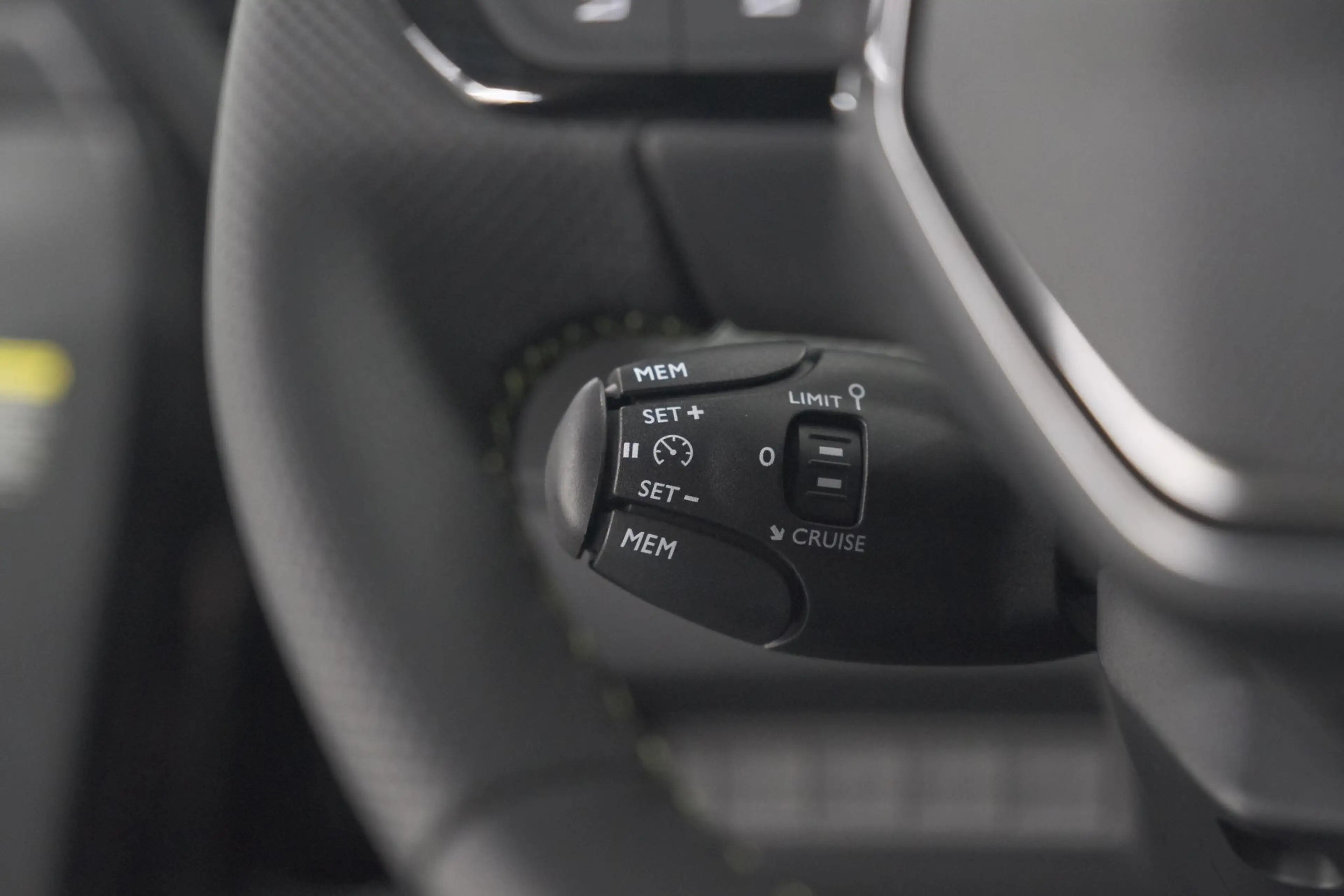 Peugeot e-2008 EV GT 54 kWh | 11 KW Lader | Warmtepomp | Camera | — photo 3