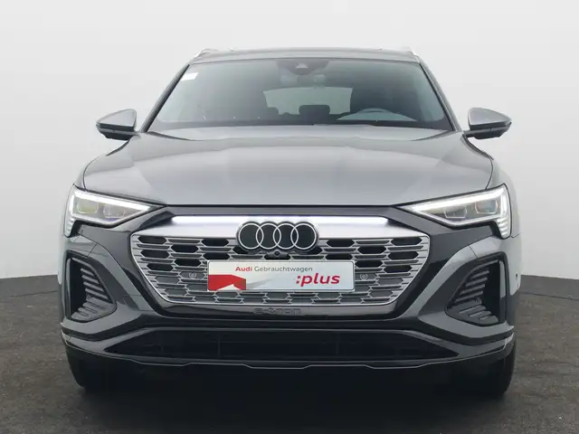 Audi Q8 E-Tron view 3