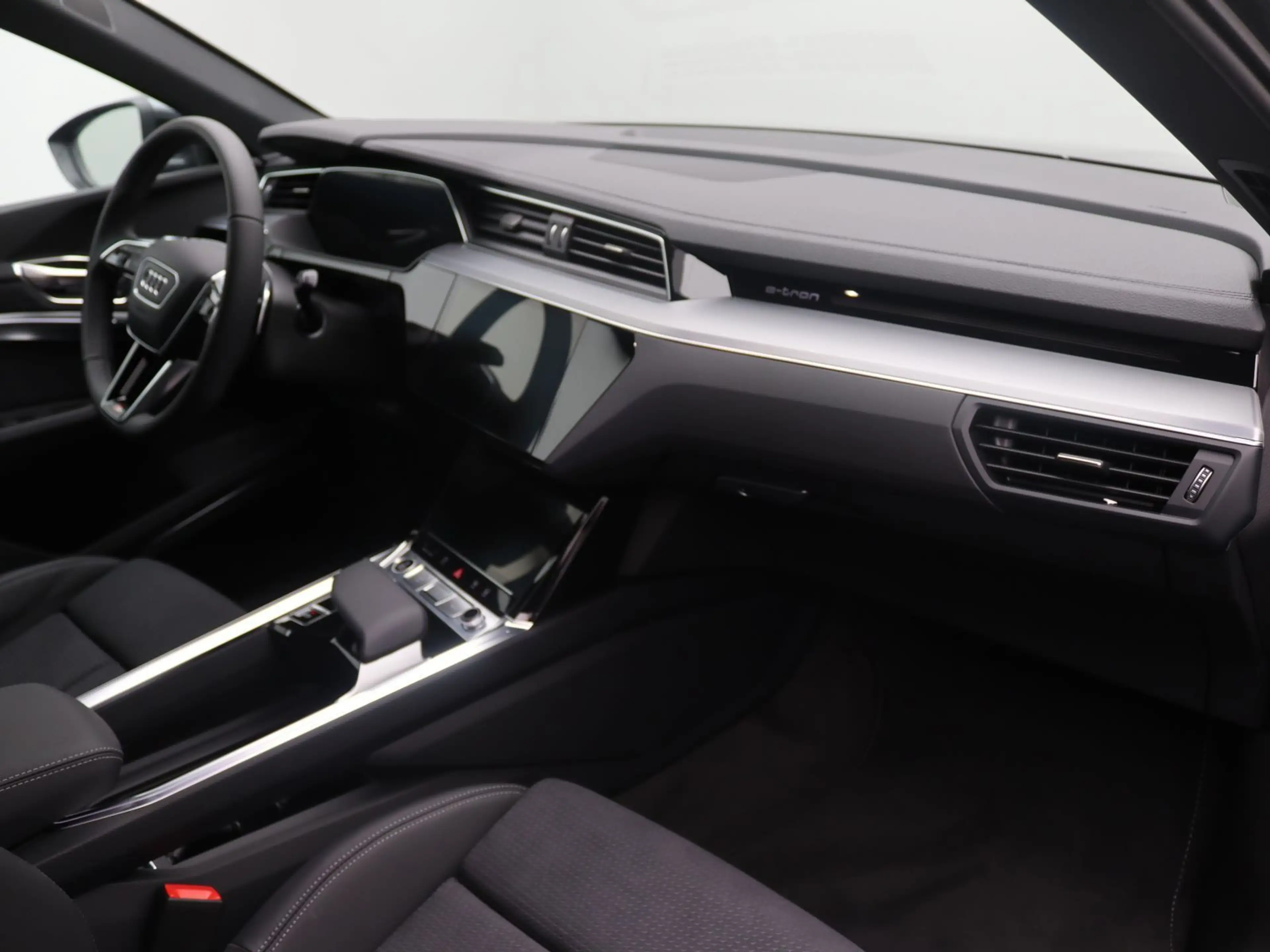 Audi Q8 e-tron S-Line 55 quattro /Pano,Matrix,AHK,Air — photo 9