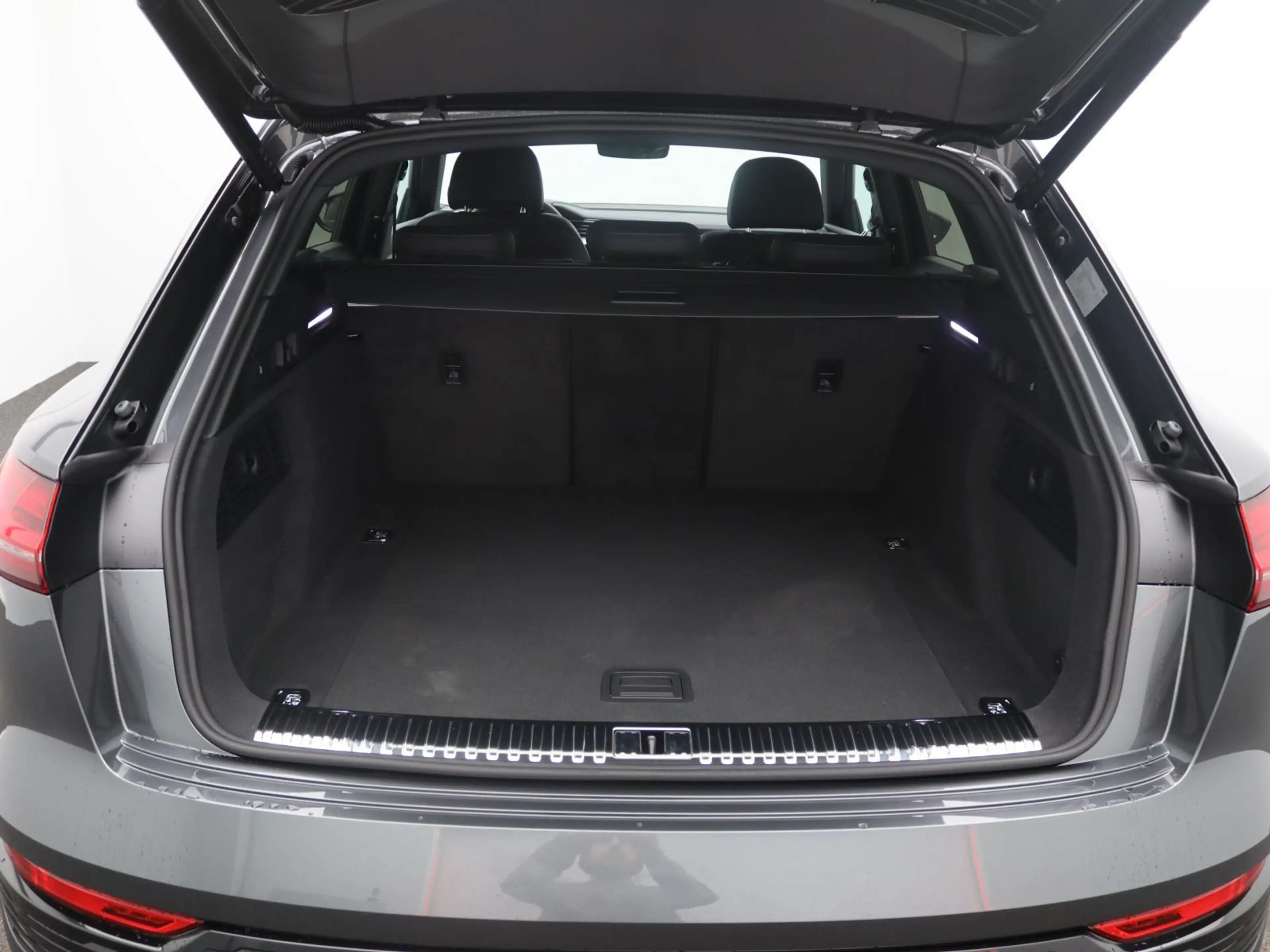 Audi Q8 e-tron S-Line 55 quattro /Pano,Matrix,AHK,Air — photo 8
