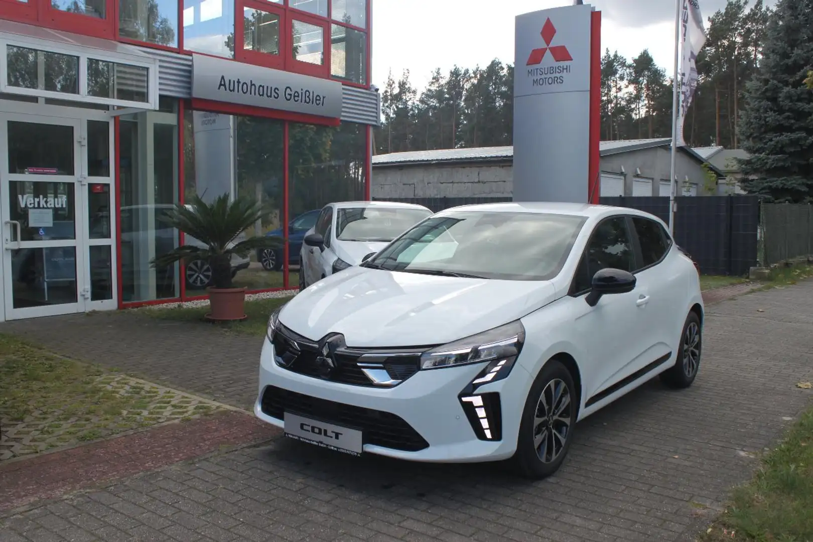 Mitsubishi Colt PLUS 1.0 T-Benziner 6-Gang Weiß - 1
