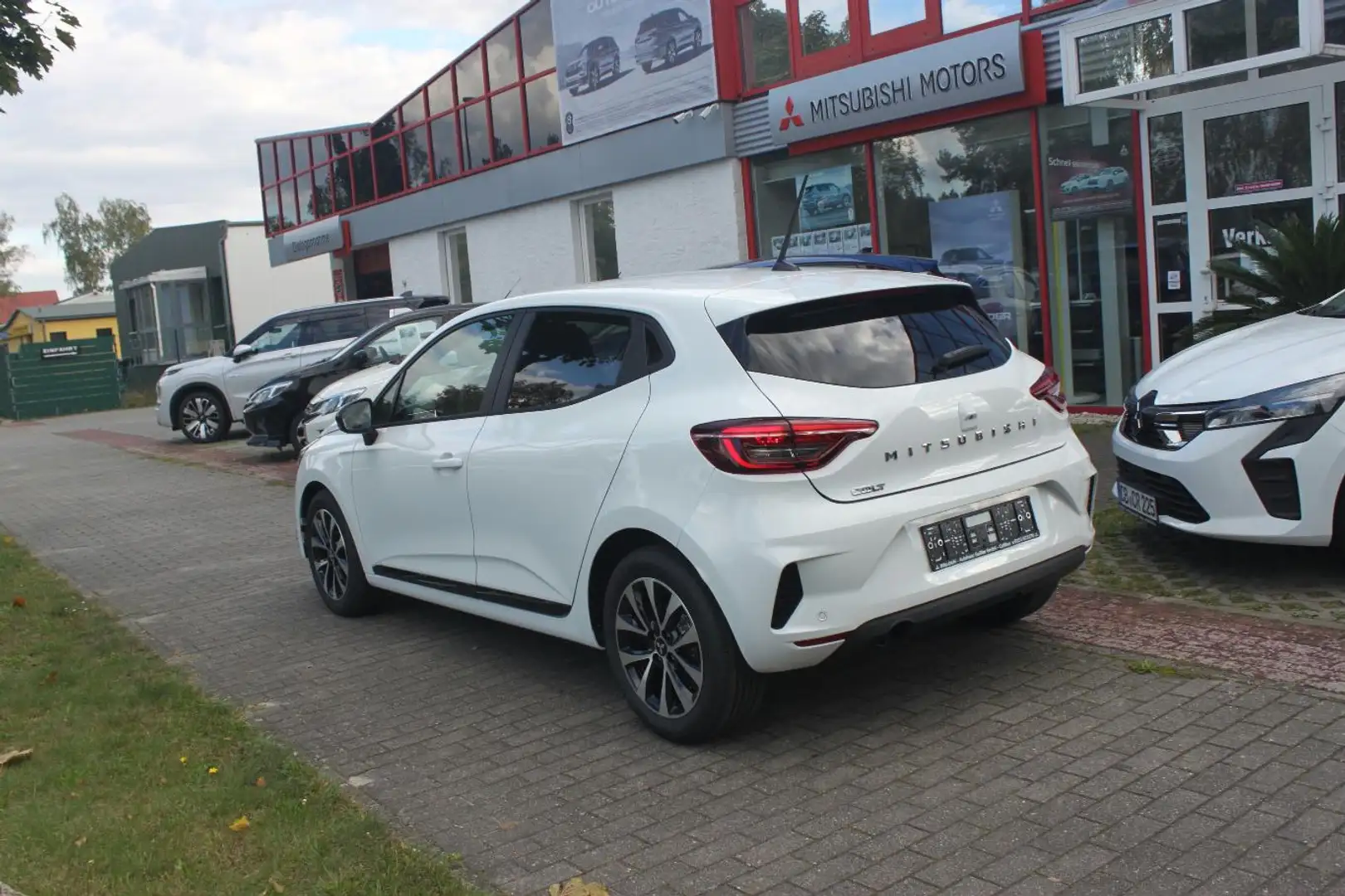 Mitsubishi Colt PLUS 1.0 T-Benziner 6-Gang Weiß - 2